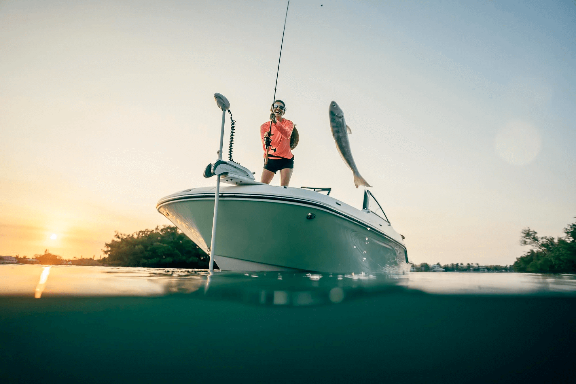 bayliner-trophy-ts22sc-fishing-sunset-2025 (1).png