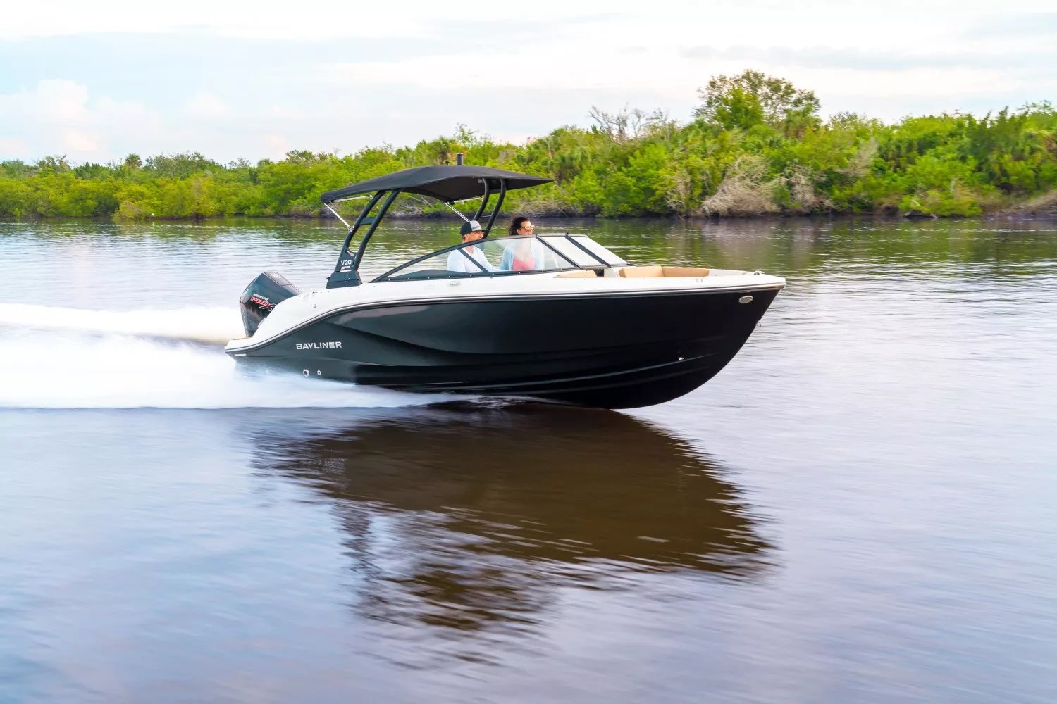 2025 V20i Sterndrive (200 HP)