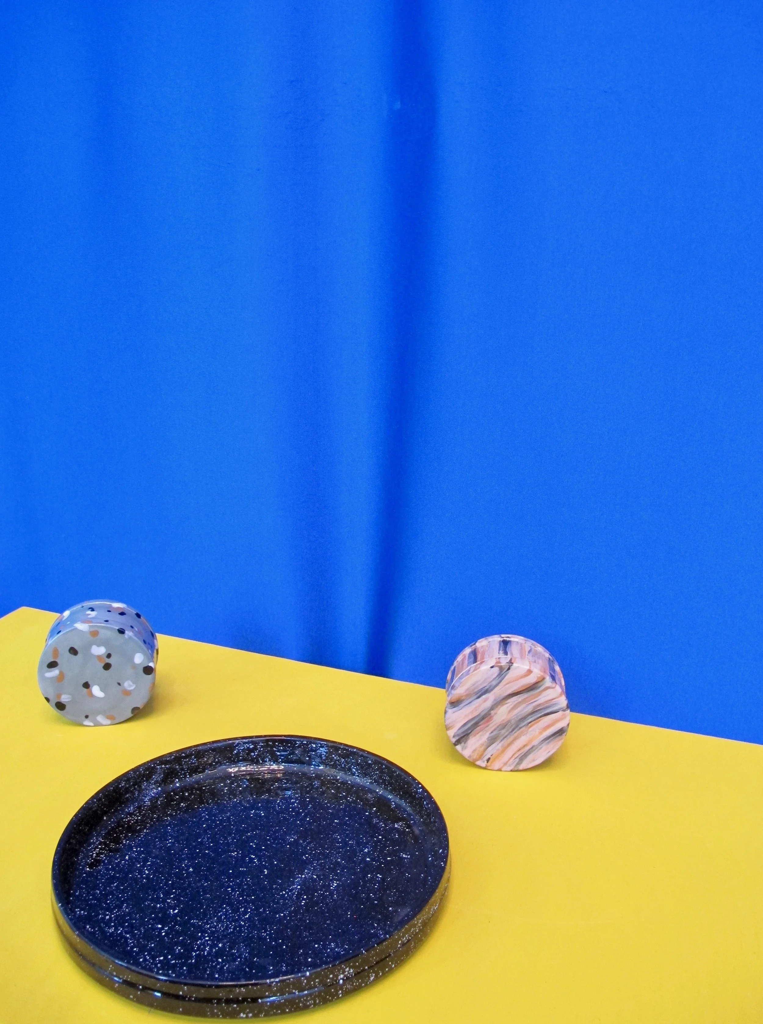 3_black_speckled_plate_containers.jpg