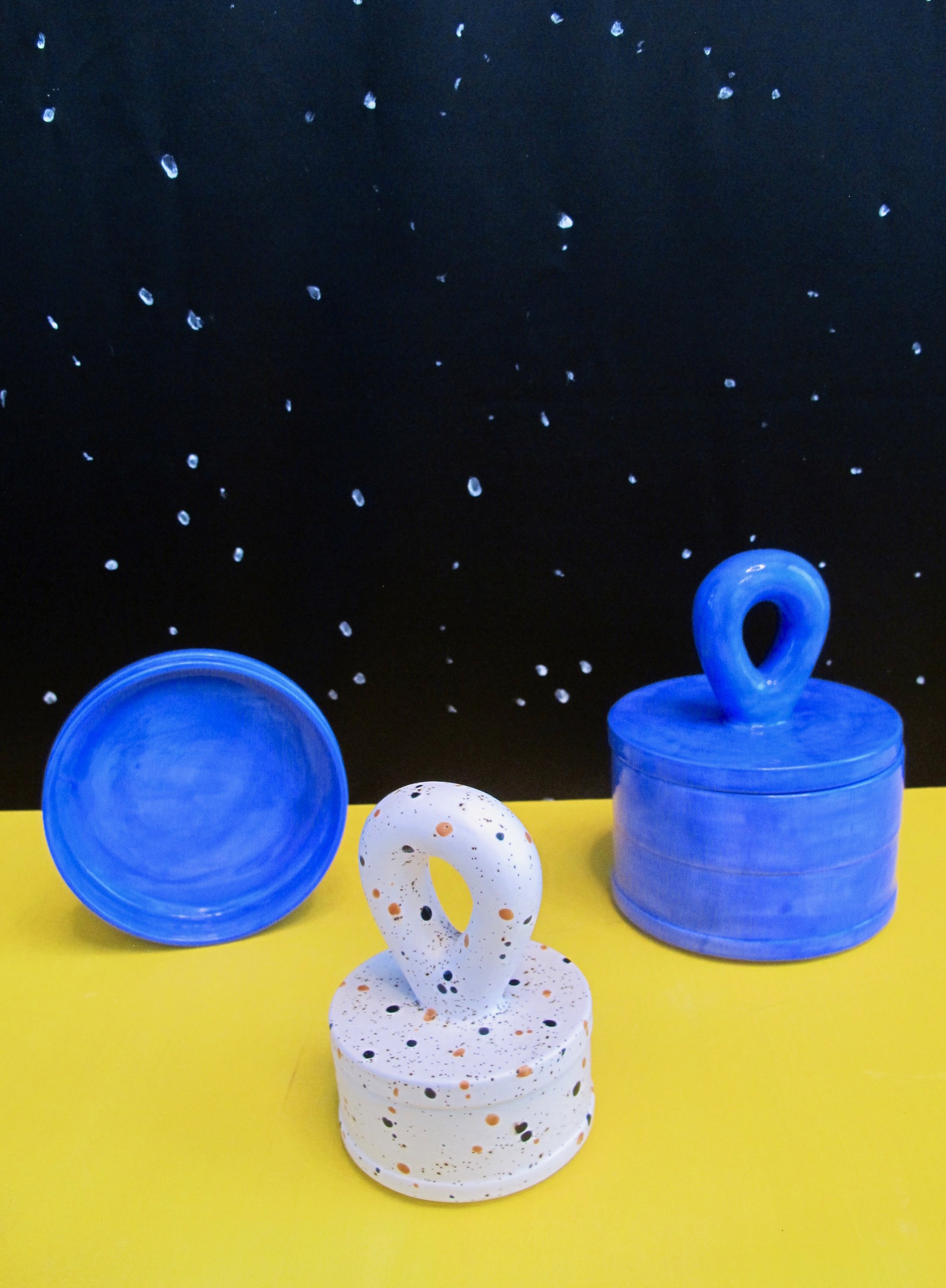 10_mediumblue_plate_speckledbackground.jpg