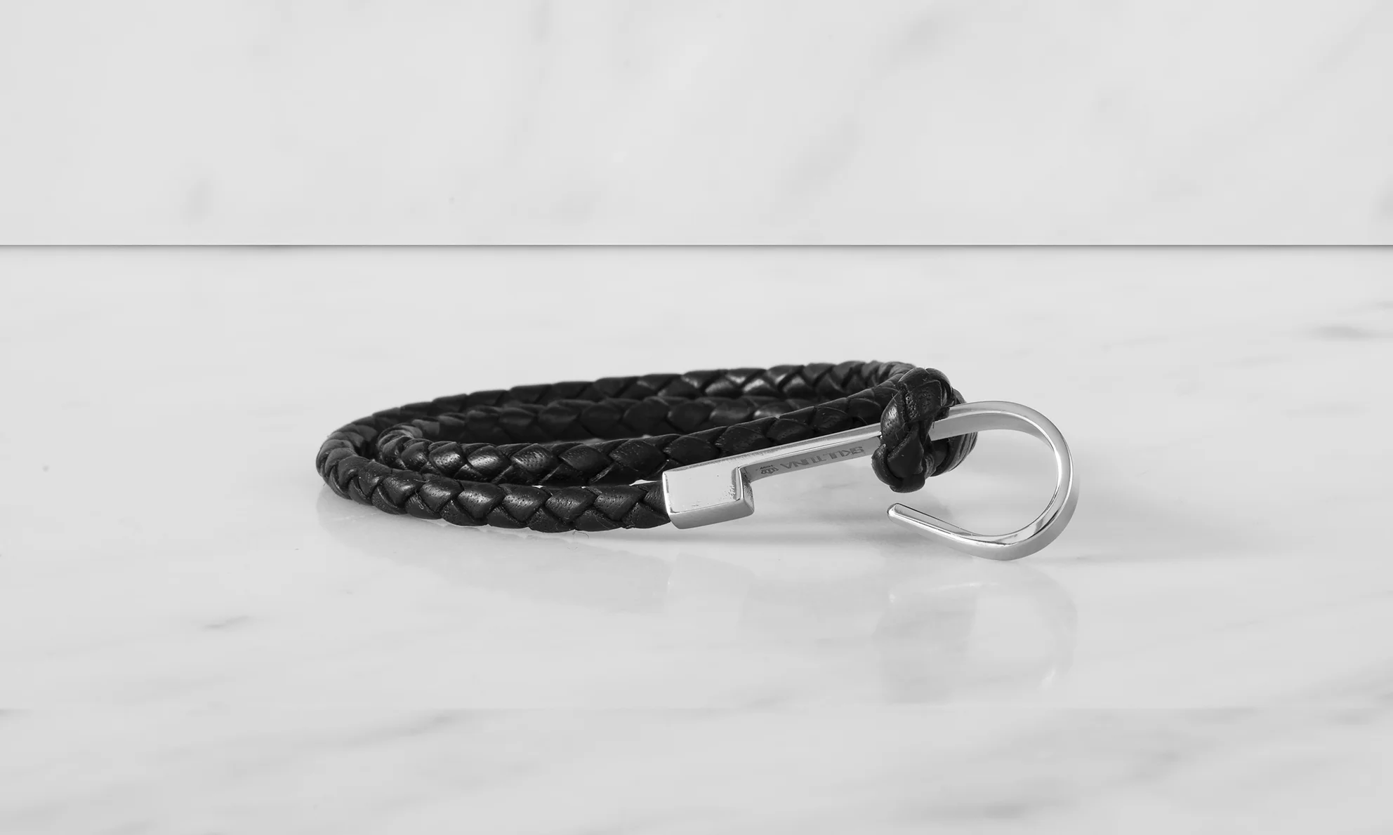 Hook leather bracelet 