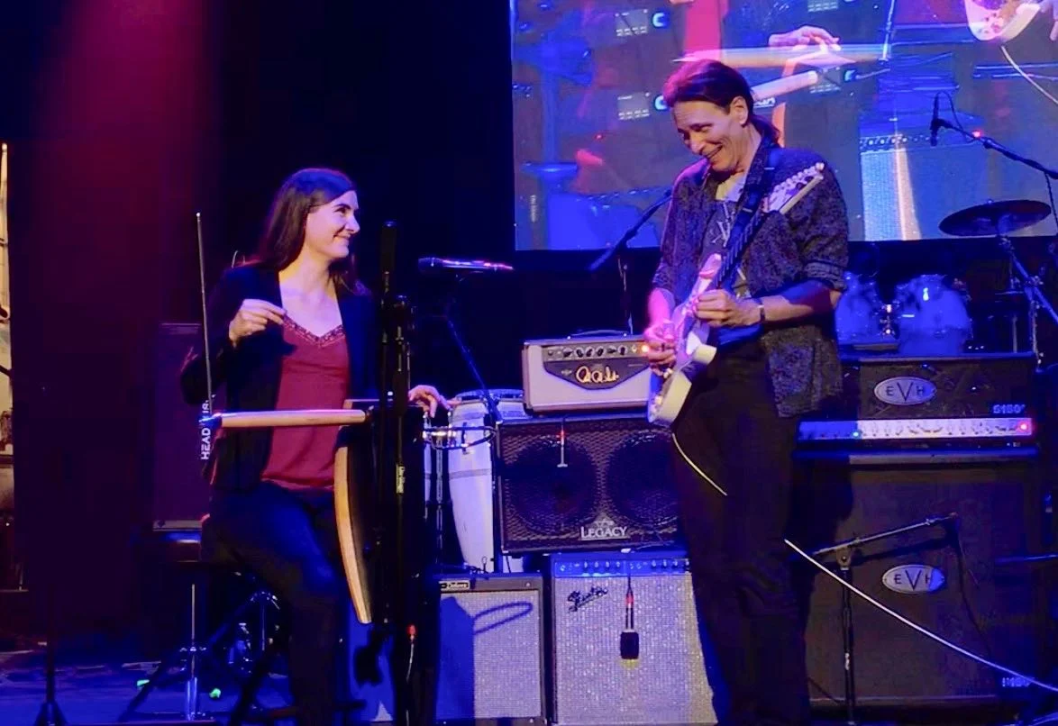 Carolina performing with Steve Vai (2018)