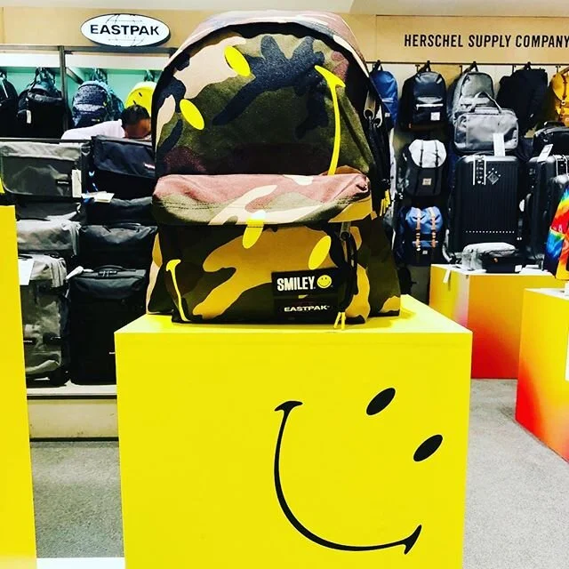 Spotted this bad boy in @theofficialselfridges yesterday. Those of you who know me will understand why the combo of a rucksack and a smiley face rocks my world 🤣

#eastpakbackpack #smileyface😊 
#myfavouritism
.
.
.
.
.
.
#byinvitationonly #memberso