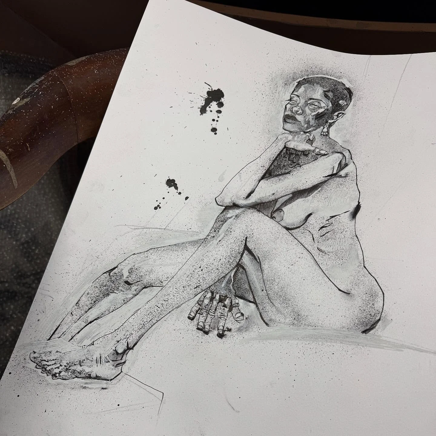 30min from life @sussexcountyartsclub thank you to @kharisbyjanuarytamarind and @julianvilarrubi what a daring haircut, such a beautiful look! Great session this afternoon! 
.
.
#artscouncilcollection #aceagrams #dycp #alexharrapstudio #lifedrawing