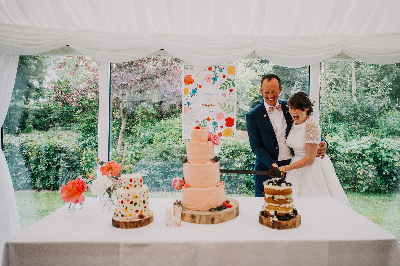 Cutting the wedding cake