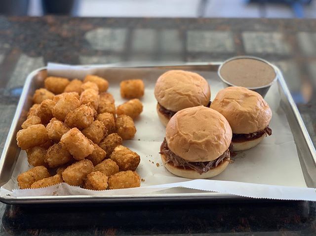 This ain&rsquo;t your momma&rsquo;s pot roast! NEW on menu: pot roast sliders! Colder weather = comfort food just in time for the holidays. (3 with gravy and side = $8)
🍔🍟🍻
#nationsbarandgrill #nationsbandg #thenations615 #nashville #nashvilleeats