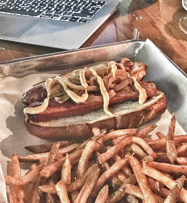 Working lunch FTW 🙌🏼🙌🏼 (andouille dog on pretzel bun with friessssss 🌭🍟)
Also... a heads up on holidays!
🍻FRI DEC 21: 2 year anniversary party with all-day specials for YOU
🎄Dec 24, 25: CLOSED
🛷Dec 26: OPEN at noon
🎉 Jan 1: CLOSED
#nationsb