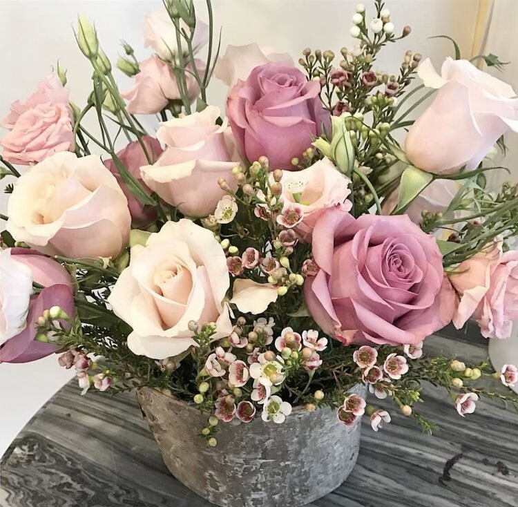 Flower bouquet pink roses.png