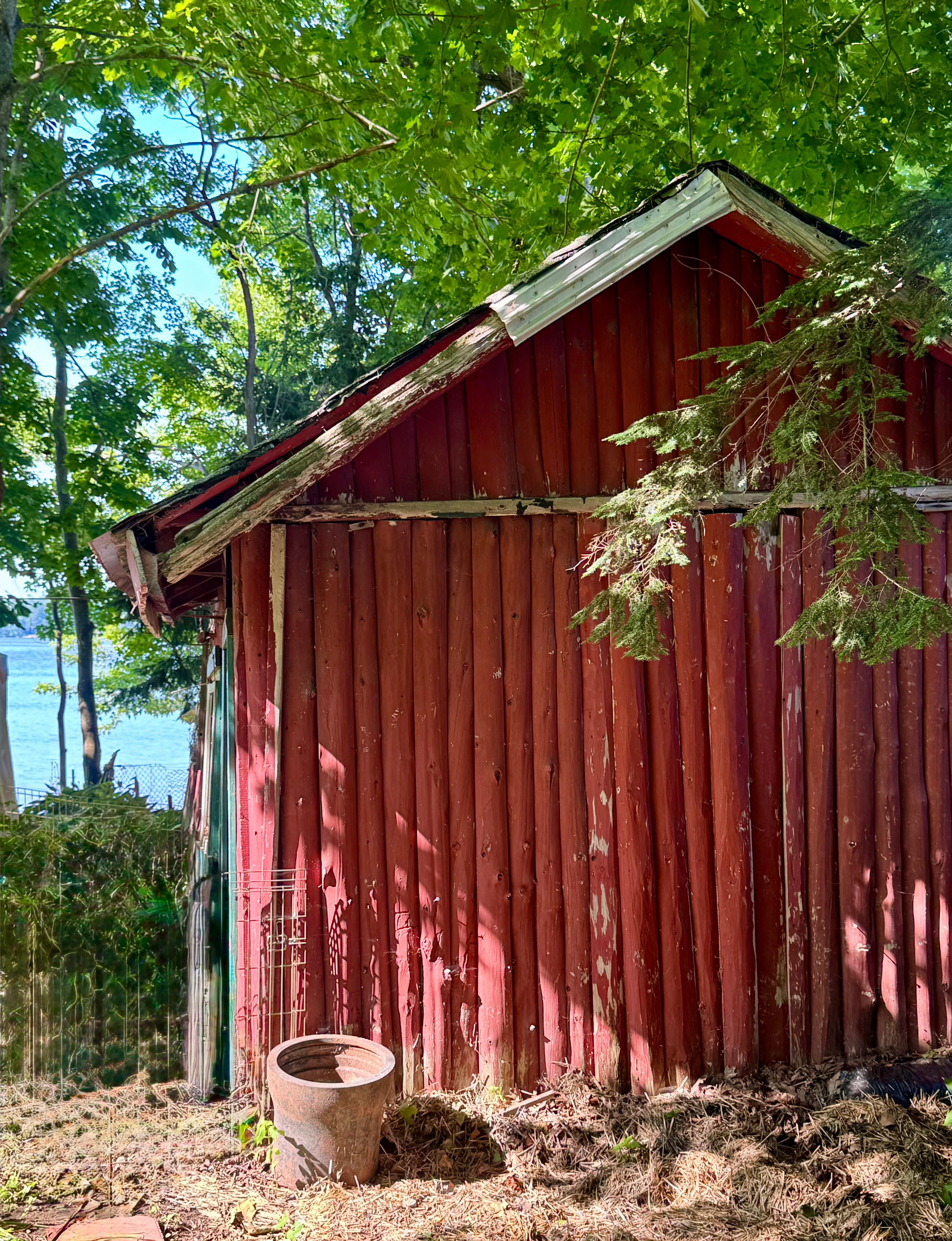 Maine red barn by waterfront