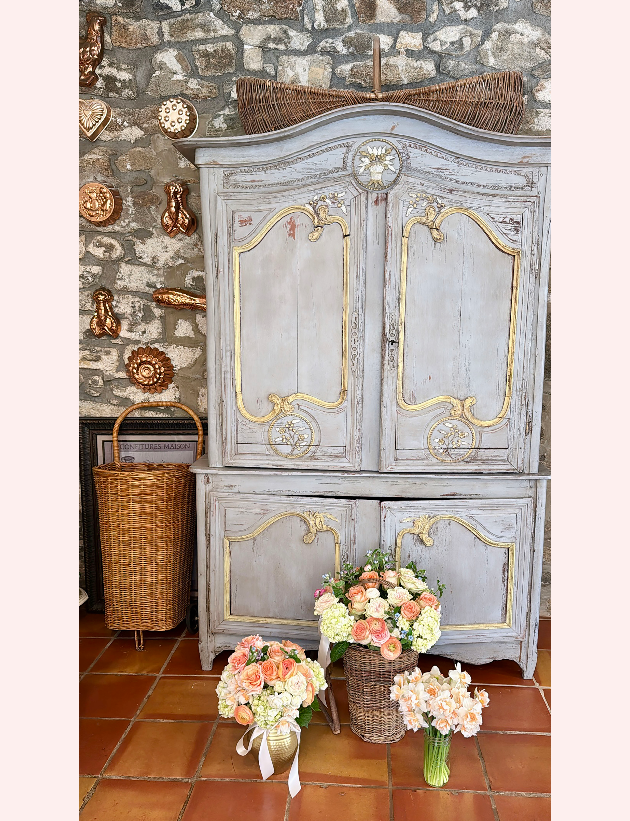bouquets of roses in house
