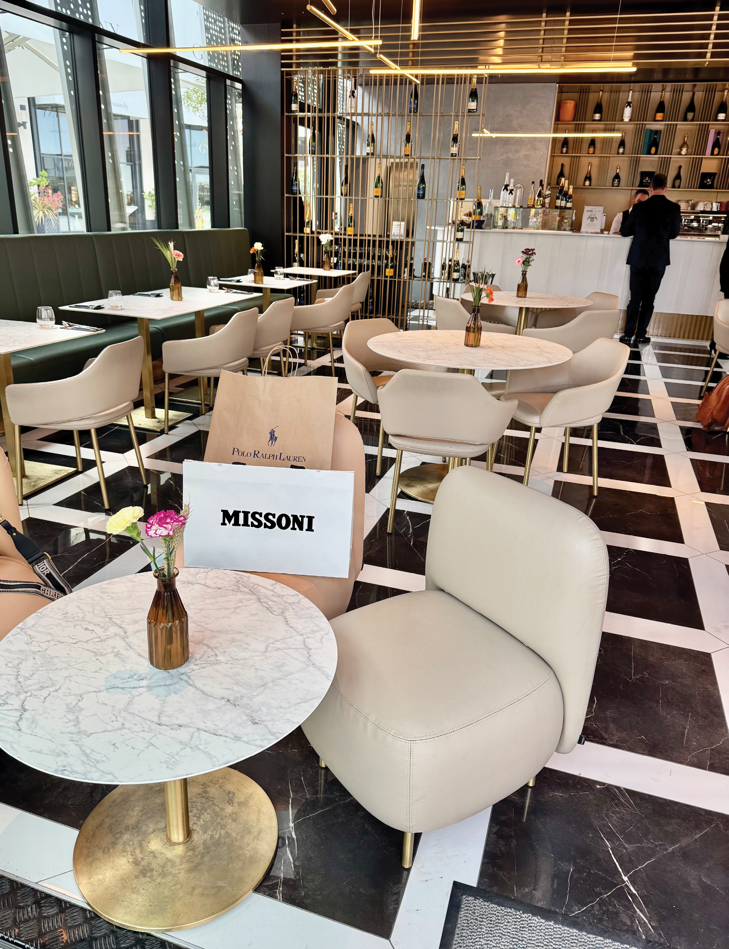 luxury dining area at McArthurGlen Paris-Giverny designer outlet