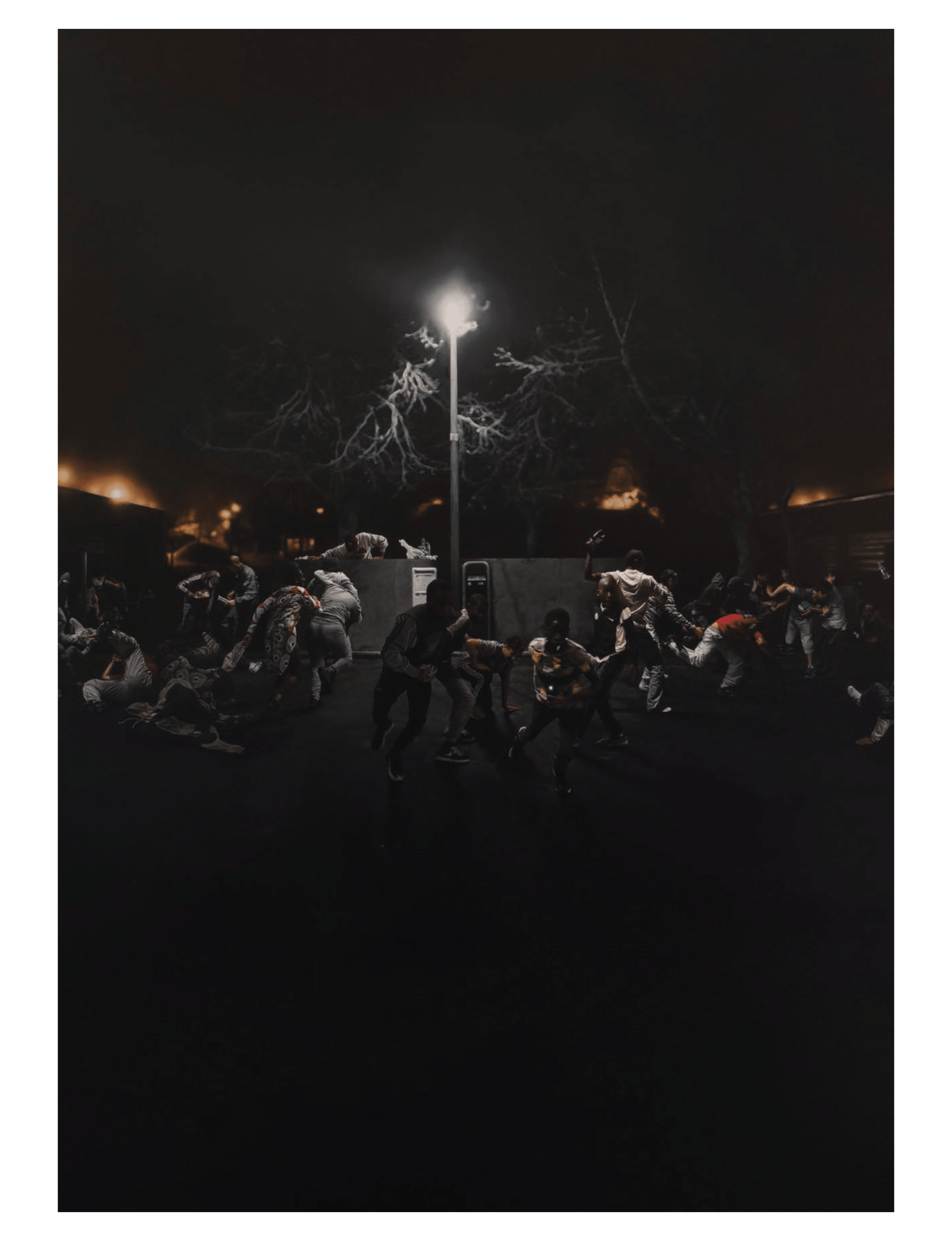 Sans titre (2020) by French contemporary figurative painter Guillaume Bresson, renowned for applying classical Caravaggesque chiaroscuro techniques to dramatic, ambiguous nocturnal scenes in contemporary urban housing estates