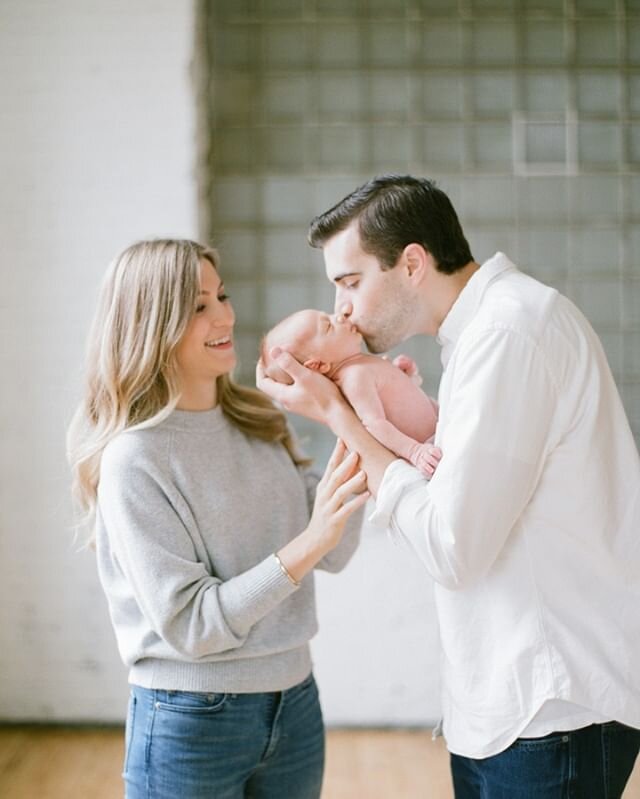 Question for the parents out there? How could you even resist smothering your newborn with smooches?!⠀⠀⠀⠀⠀⠀⠀⠀⠀
⠀⠀⠀⠀⠀⠀⠀⠀⠀
Photo by @lauraivanova