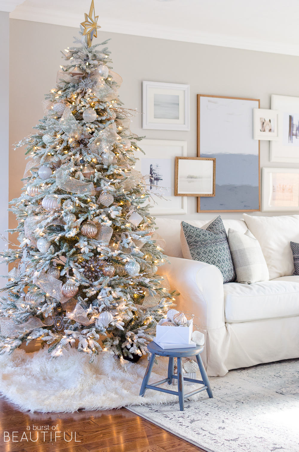 These stunning decor photos are from Alicia & Nick's blog called A Burst of Beautiful www.aburstofbeautiful.com IG @aburstofbeautiful