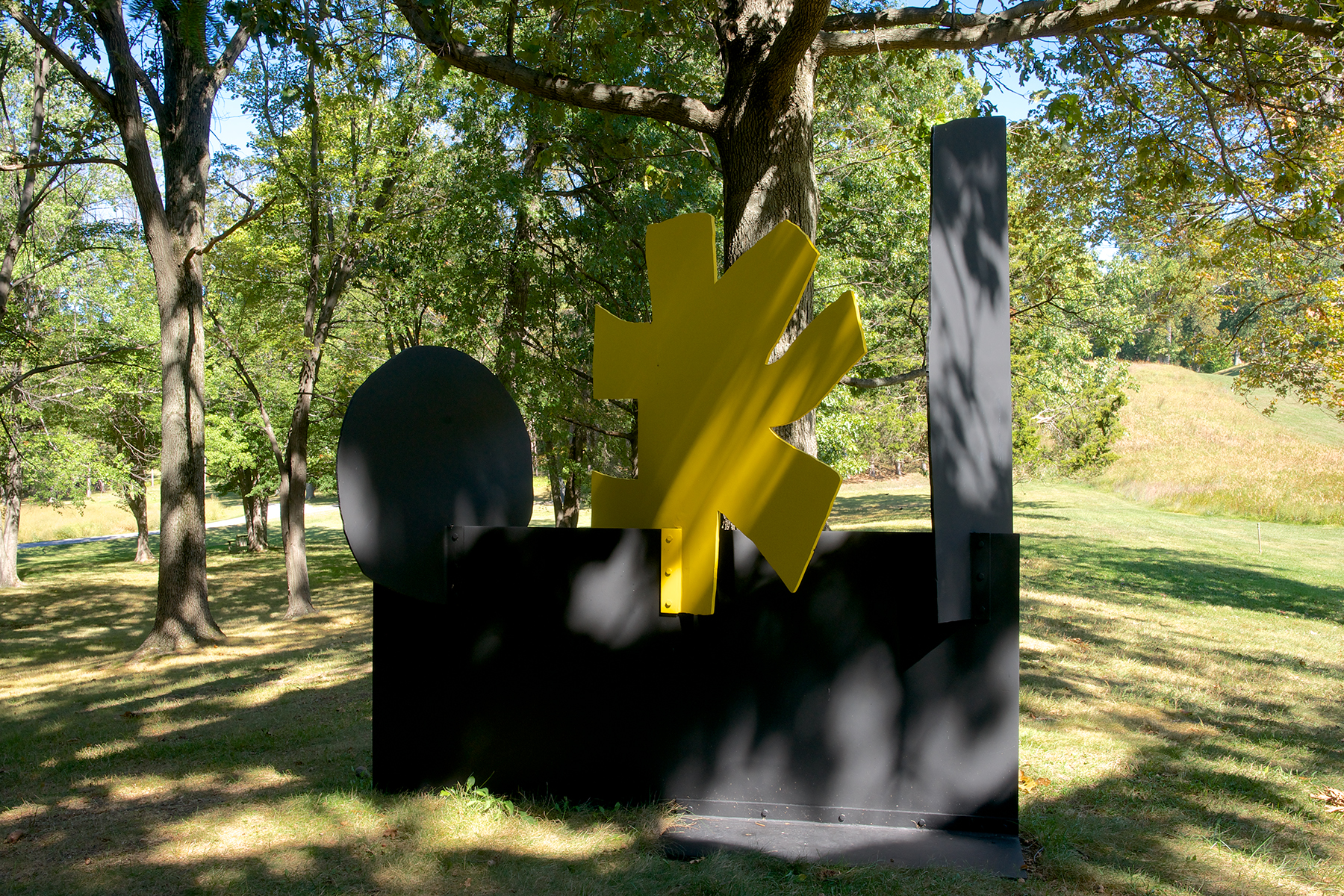 Adolph Gottlieb, Petaloid . 1968. 96 x 96 x 48”. Painted steel. ©Adolph and Esther Gottlieb Foundation/Licensed by VAGA, New York, NY Photo by Jerry L. Thompson