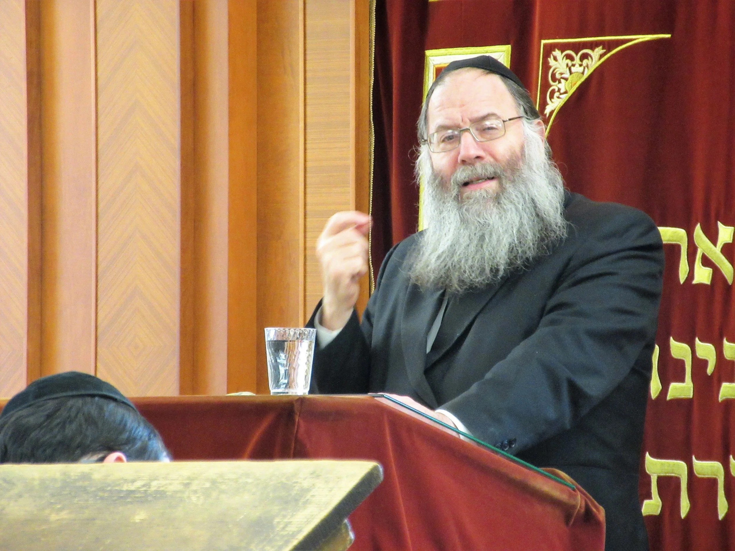 HaRav & Rebbetzin Hoberman Visit The Kollel & The Community