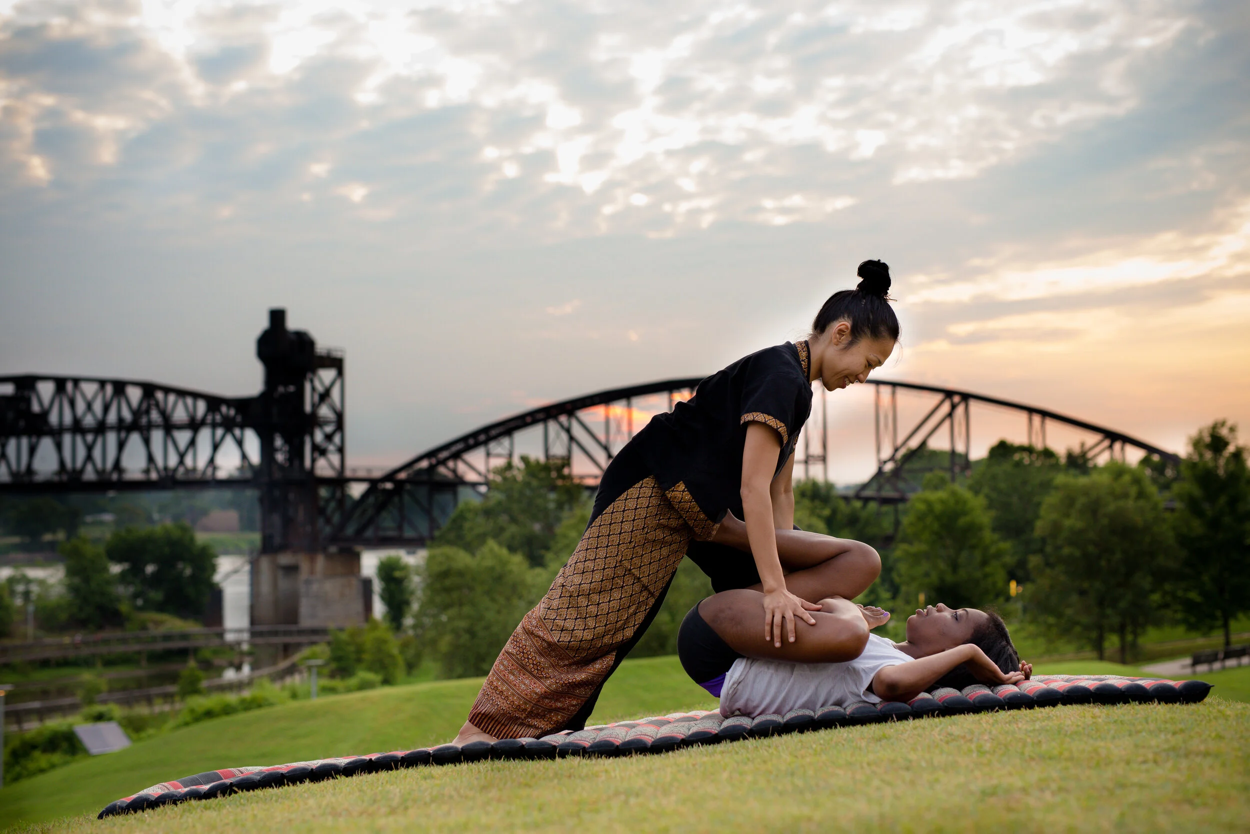 Traditional Thai Massage (CHA-LOI-SAK)