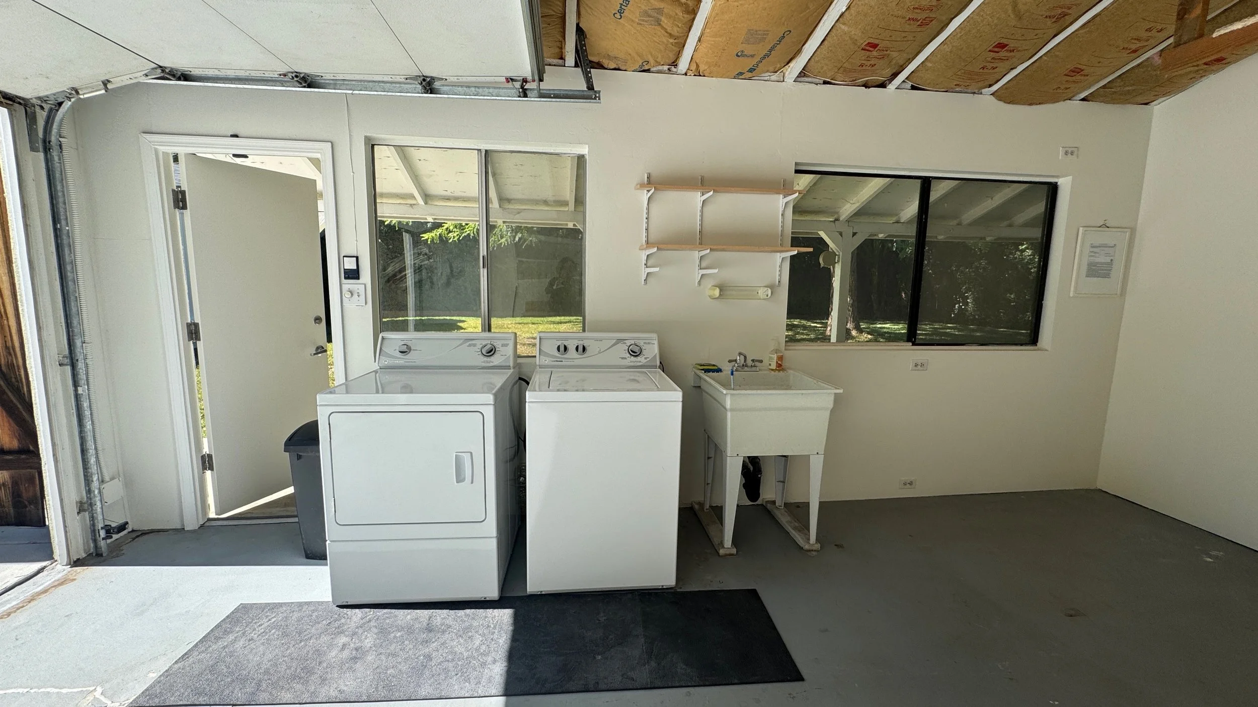 garagelaundryandsink.jpeg