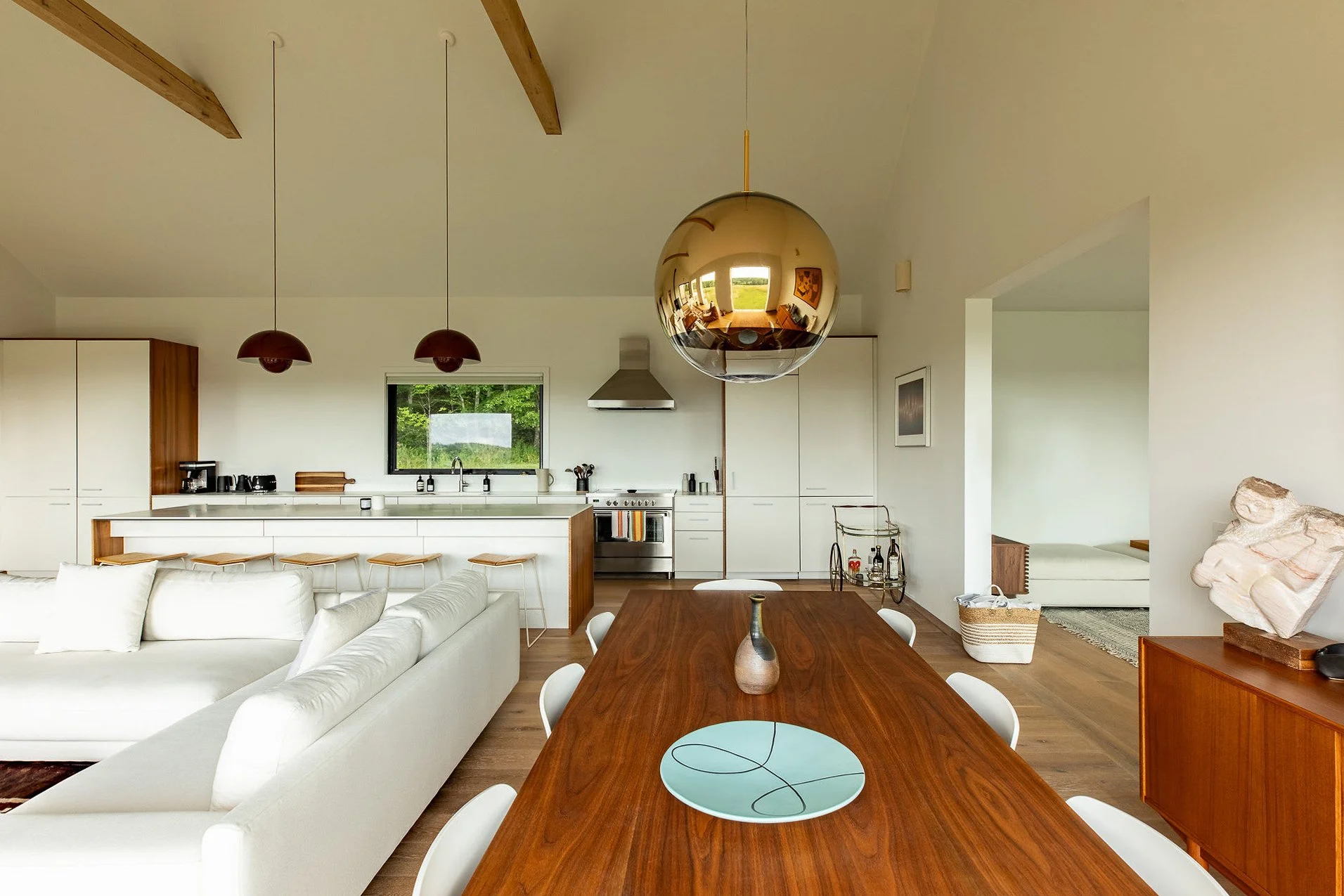 22 - Dining towards Kitch.jpg