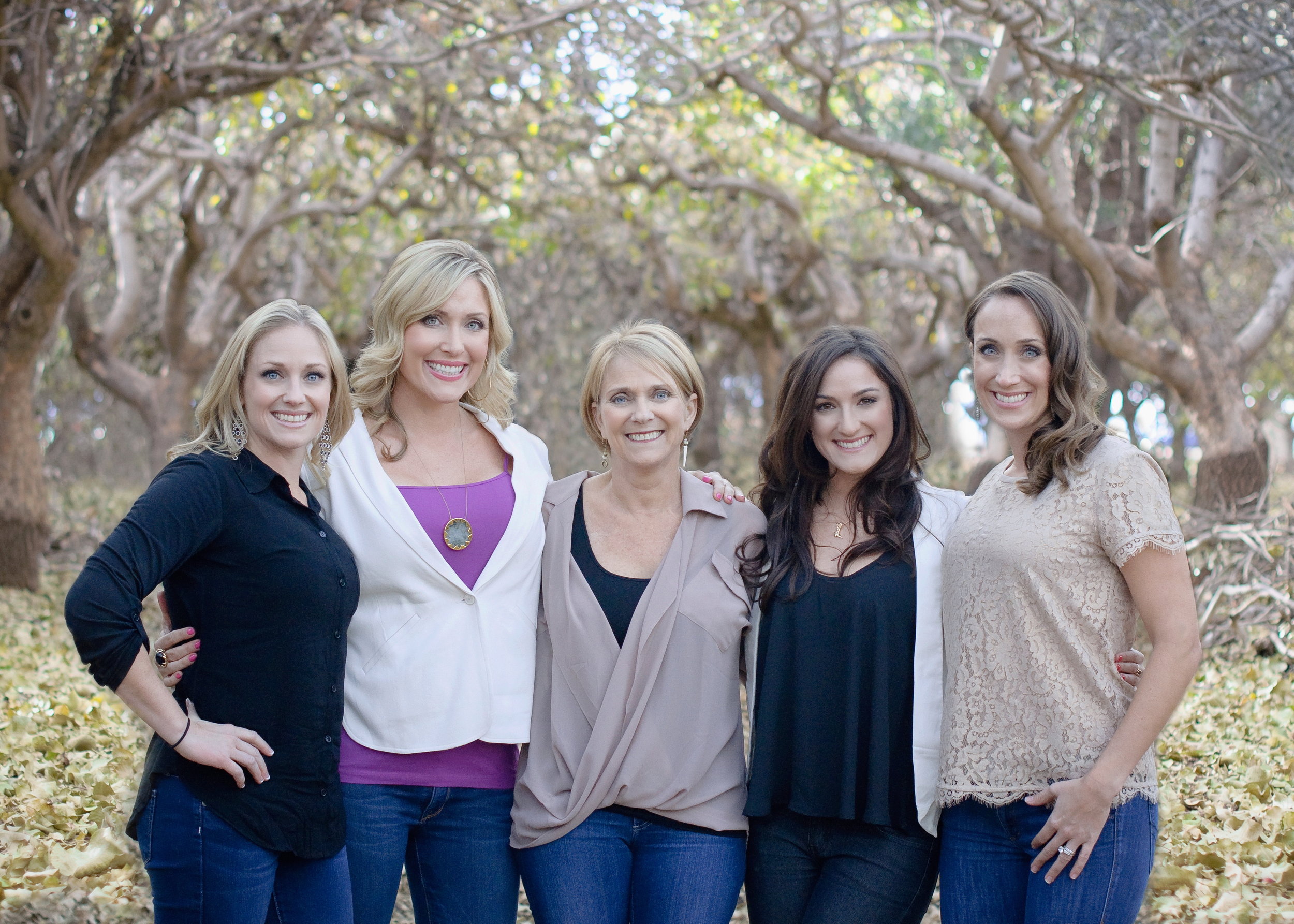 Nicole with her three sisters and mother, Colleen, who passed away in 2013 after a 5-year battle with ovarian cancer.&nbsp;