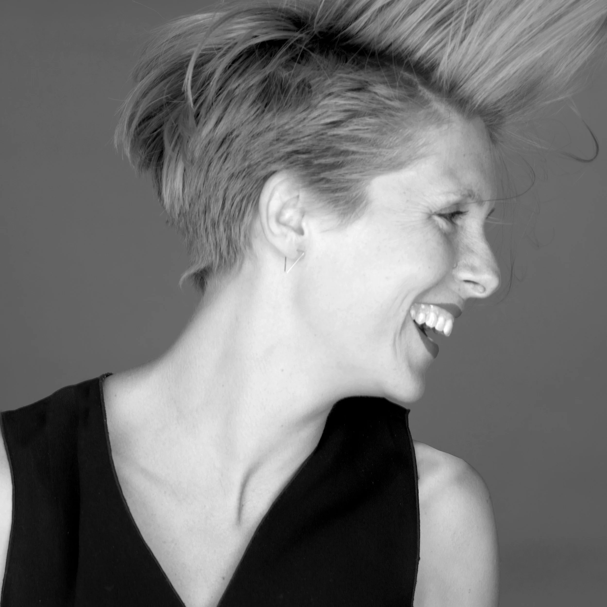 Emilie Baltz Experiential Marketing Emilie is an experiential artist and food technologist. Her work includes commissions from New Museum, Yale University, Museum of Art and Design, Museum of Sex and RedBull Studios. She is a founding faculty member of SVA's MFA in Products of Design program as well as the founder of the Food Design Studio at Pratt Institute. From 2014-2016 she was a founding member of NEW INC. Emilie is currently based out of NEW LAB. Website: e miliebaltz.com Instagram: @ emiliebaltz Twitter: @ emilie_baltz