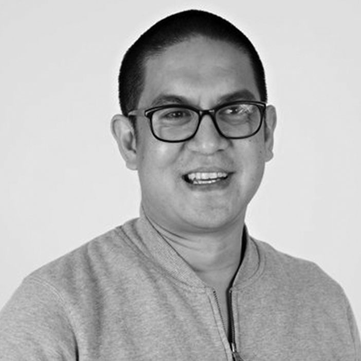Dino Sanchez Dino Sanchez is an artist and industrial designer, and is the Creative Director of Brand Bureau. His expertise is in furniture, branding, customer experience, graphic, interior and industrial design. Dino’s design thinking has been executed by brands such as Herman Miller, HP, Renault, Toyota, Comcast, ABInBev, Verizon, GE, FEMA and Equinox. His eponymous product and furniture line is designed and made in the USA. Website: dinosanchez.com Twitter: @dino_sanchez Instagram: @thisisdino