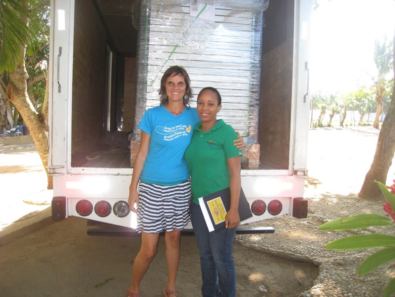 Raquel of Solarwave and Amanda, Program Coordinator at the center at the arrival of the solar panels for the install.