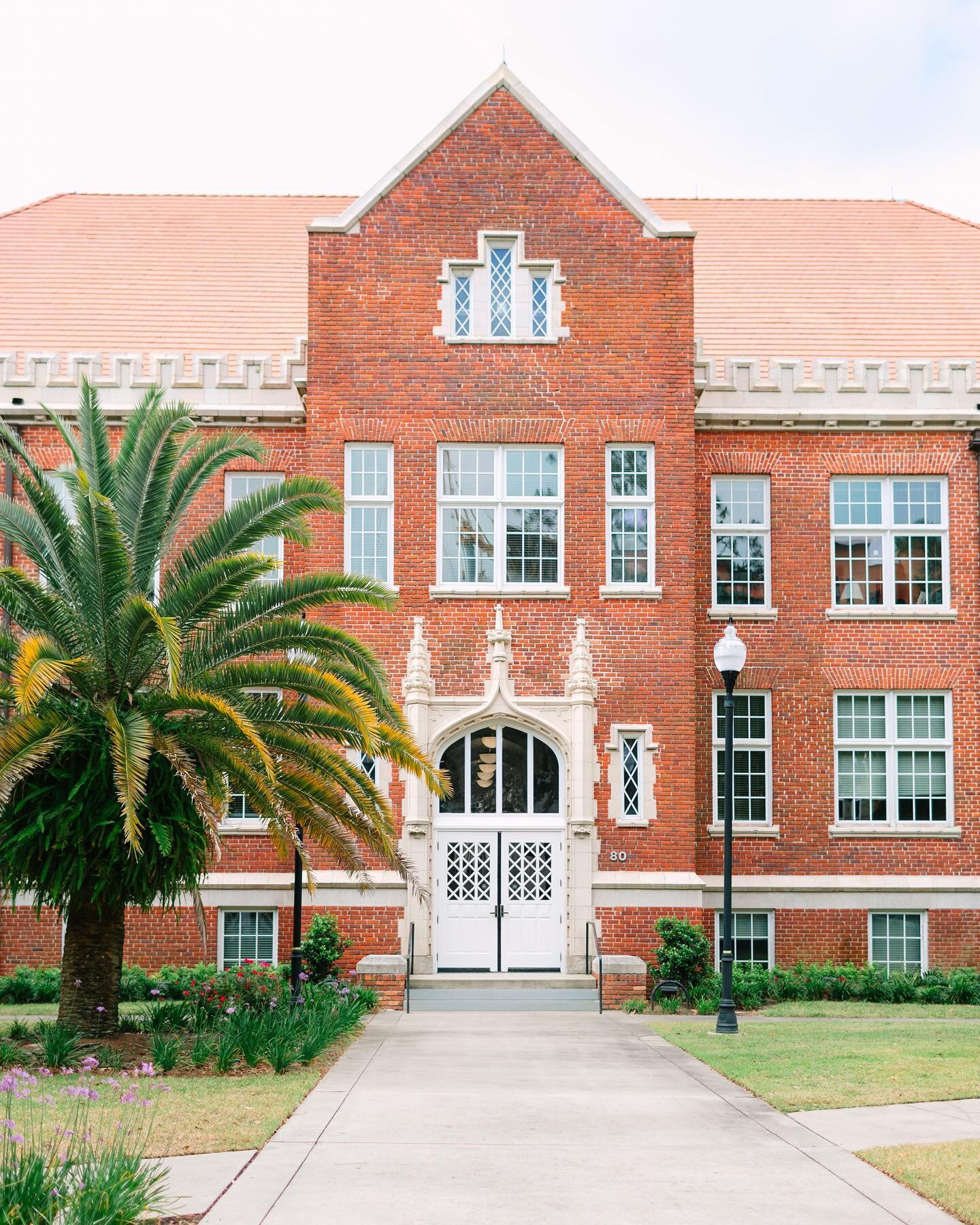 Gearing up for a busy fall grad season! 
If you are interested in a session, now is a great time to start booking. 🥳

.
.
.
#bestofgainesville #ufgrad22 #gatorgrad #ufgradphotographer #ufcommencement2022 #ufgrad #ufgradphotos #itsgreatuf #onlyingain