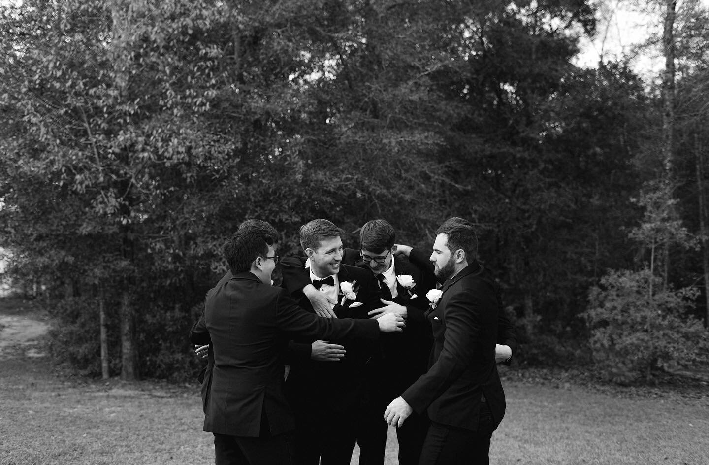 The people you have by your side can make such a big impact on your wedding day. Surround yourself with those who make you laugh a little louder and smile a little brighter. 🤍

Coordination: @kaitlynmarieevents
Venue: @granvilleplantation
Photograph