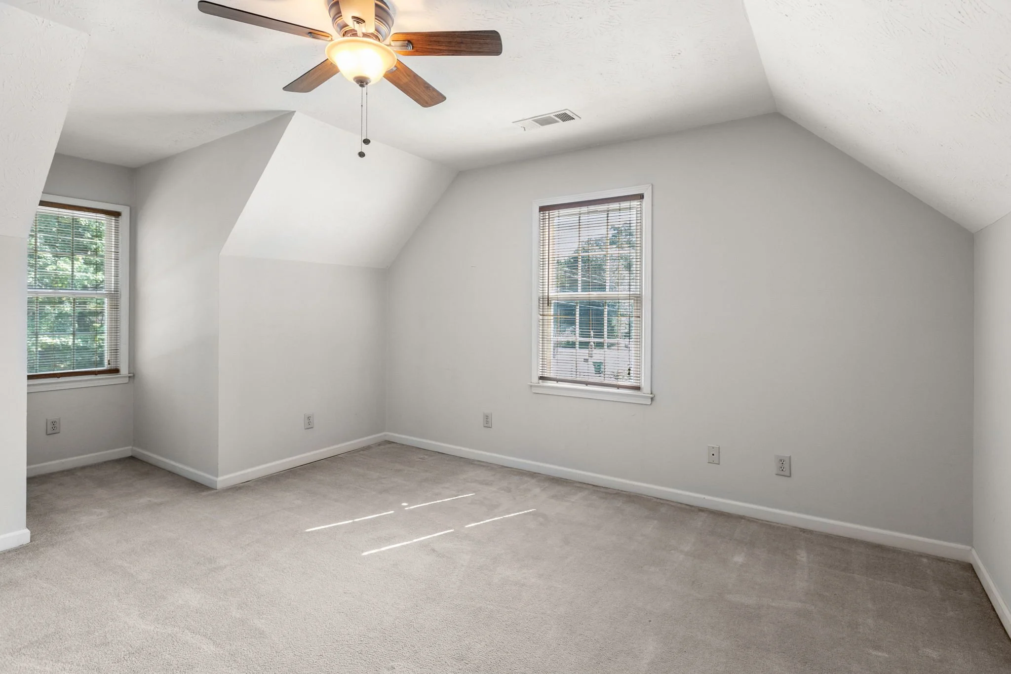 16-web-or-mls-20250909_4357erskine_mac_016.jpg
