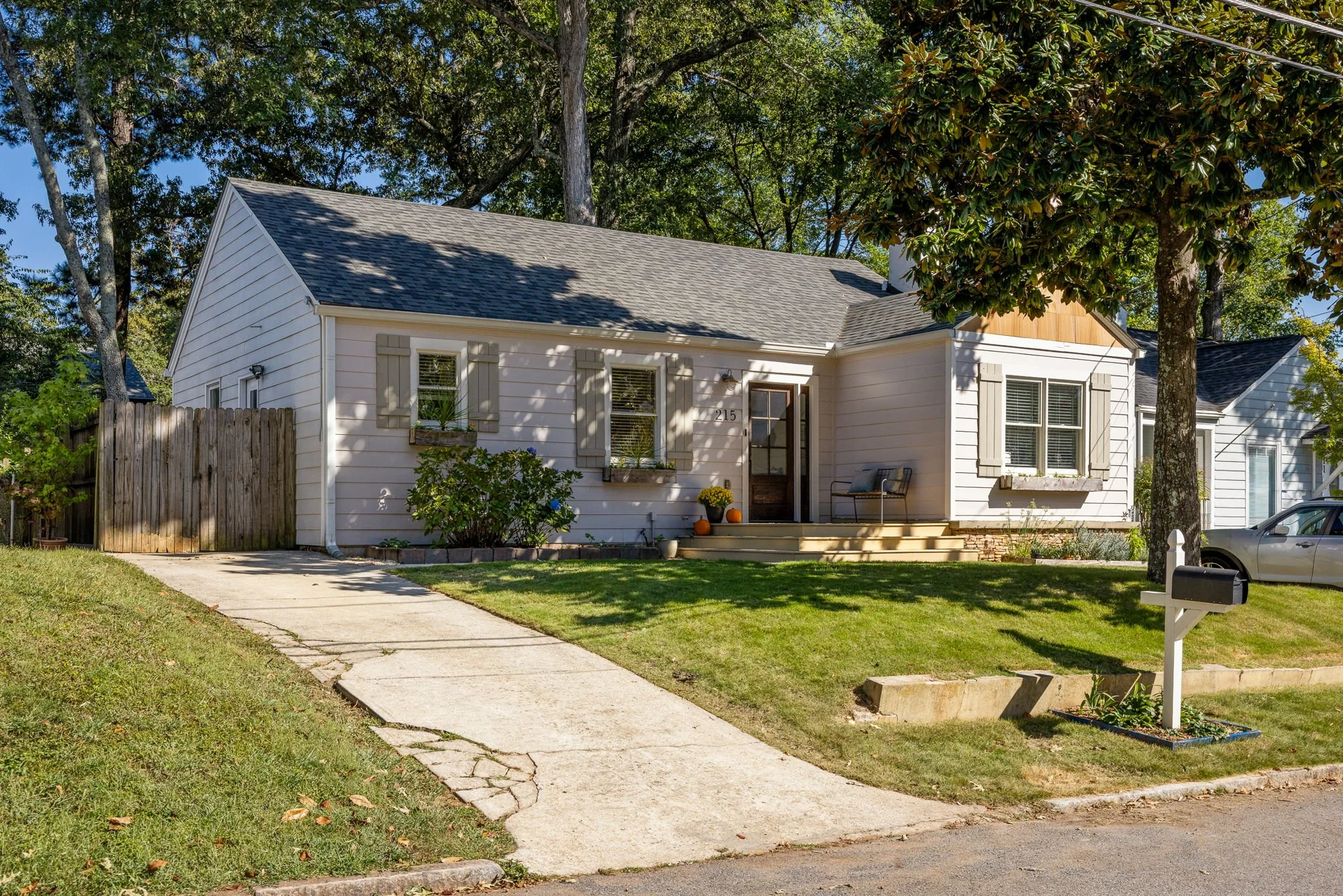 34-web-or-mls-20251001_216sisson_mac102.jpg