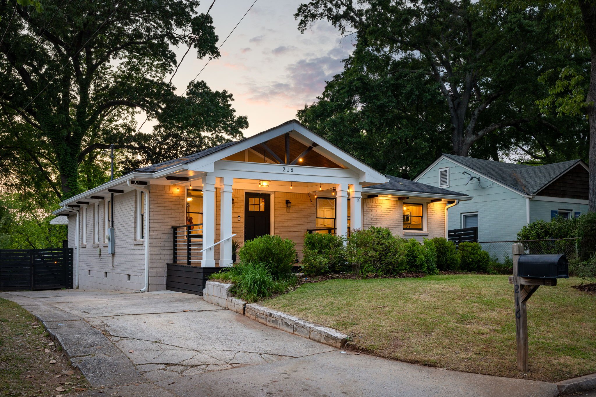 1-web-or-mls-20260423_216sisson_mac151.jpg