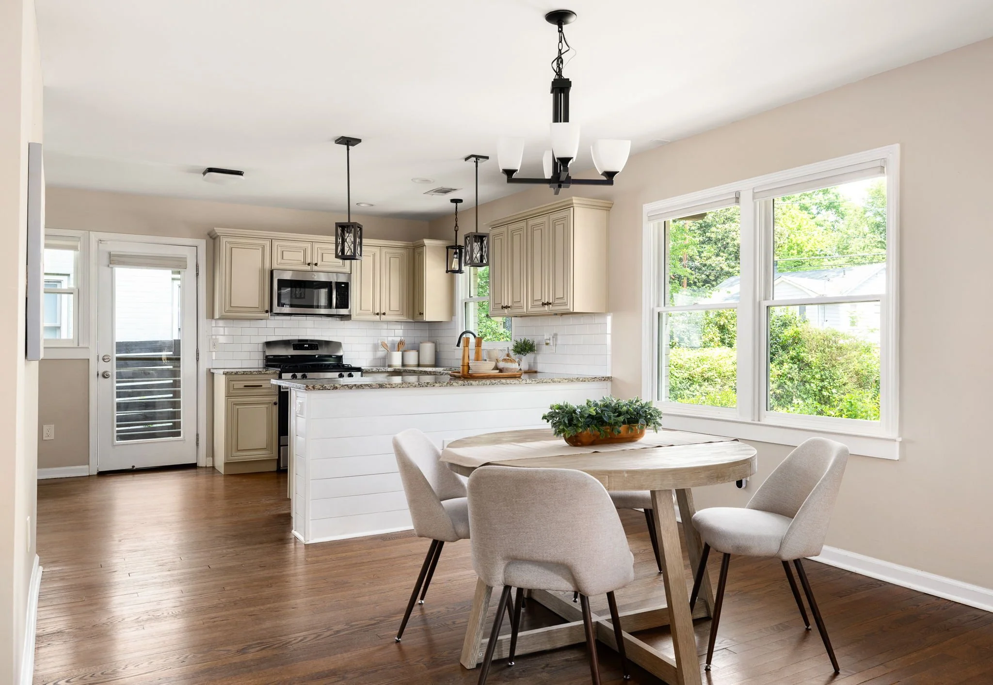 7-web-or-mls-20260423_216sisson_mac004.jpg