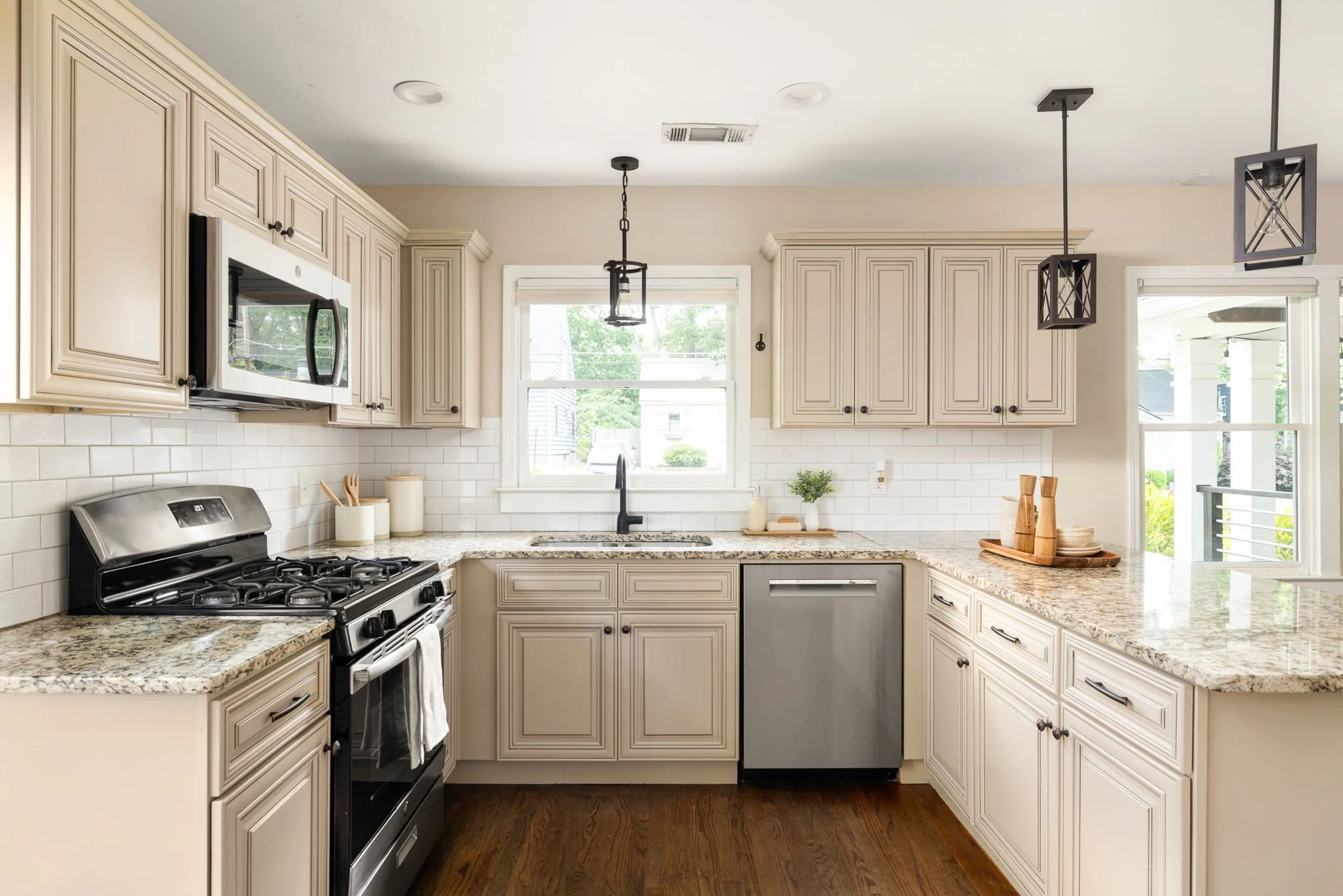 10-web-or-mls-20260423_216sisson_mac007.jpg