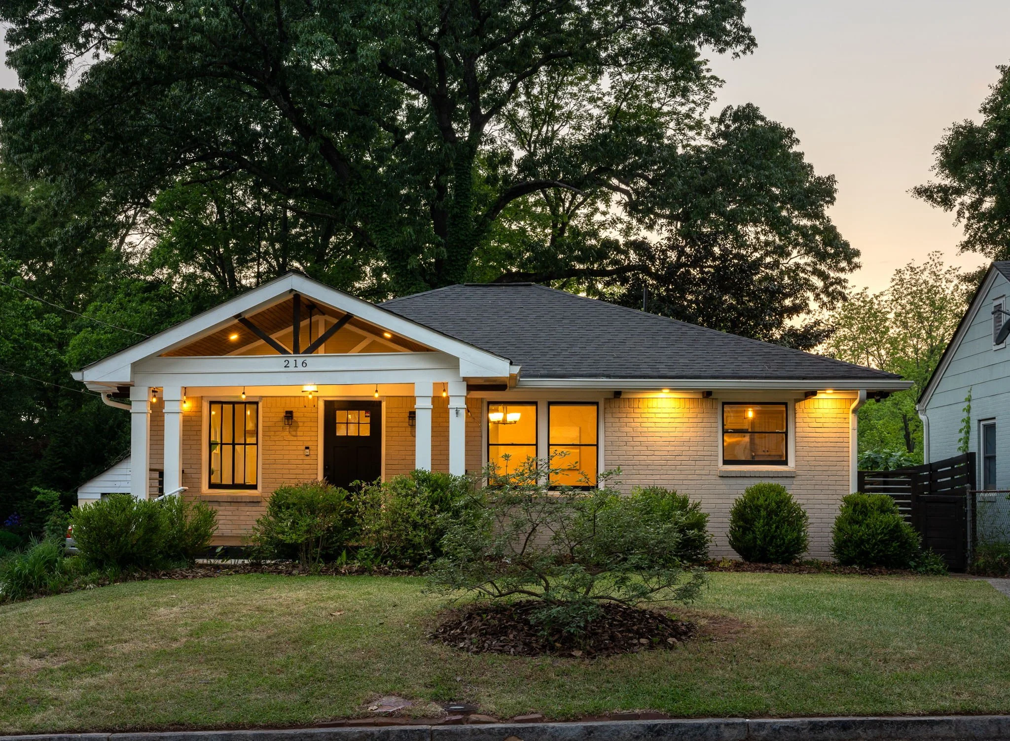 216 Sisson Ave NE // Kirkwood 