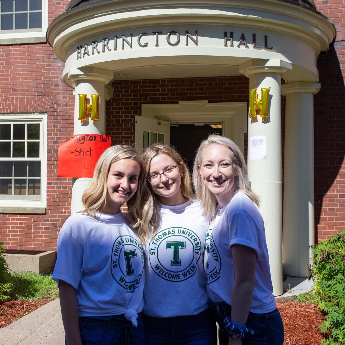 We are just one week away from #stuwelcomeweek! ⏱ 

This year, we have nearly 40 upper-year student volunteers and they cannot wait to meet you!

Welcome Week Leaders will be wearing a white Welcome Week T-shirt. If you see them around campus, make s