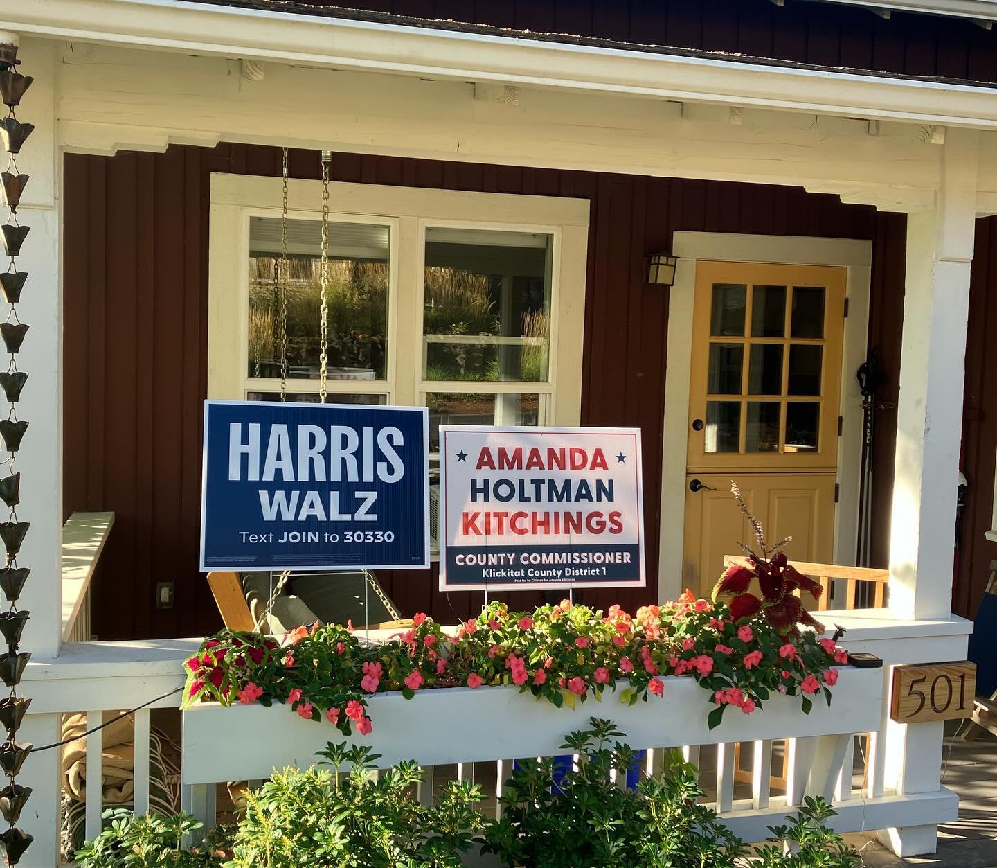 @gorgemakerspace finally found an HOA-approved location for our signs 🌸🌺🌷#harriswalz2024 @amandaholtmankitchings
