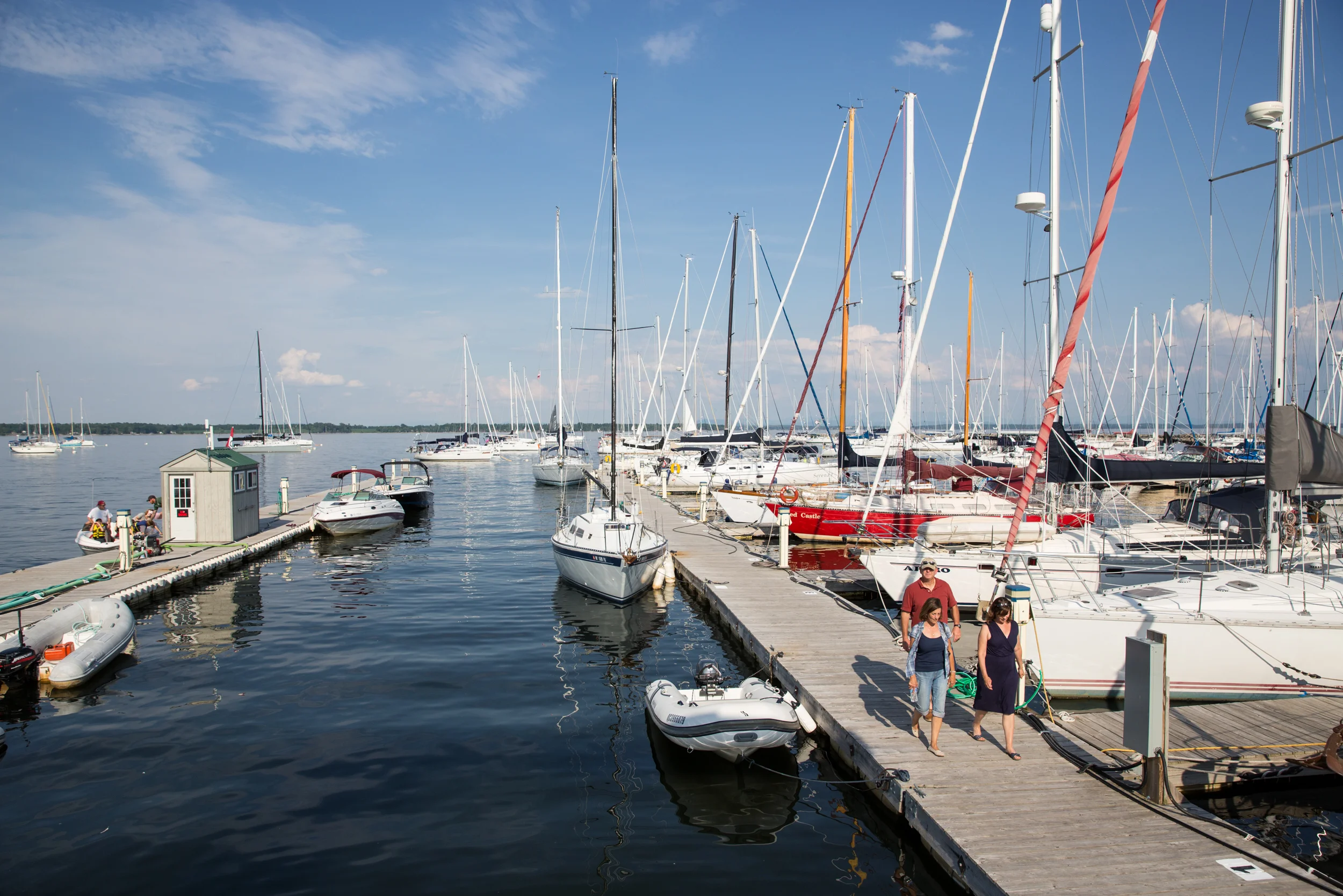 LOG_YankeeHouseBoat_Website_027.jpg