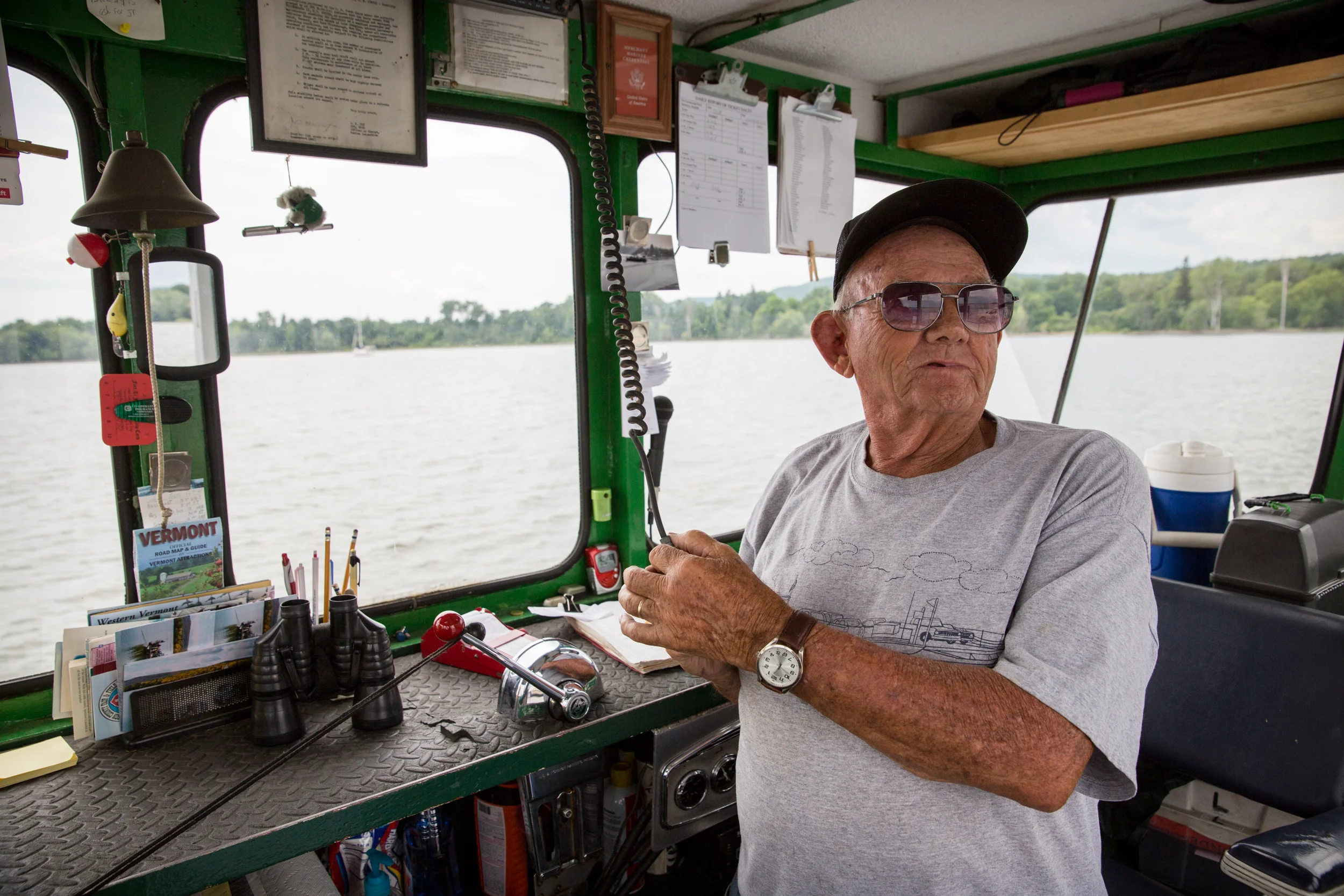 LOG_YankeeHouseBoat_Website_029.jpg