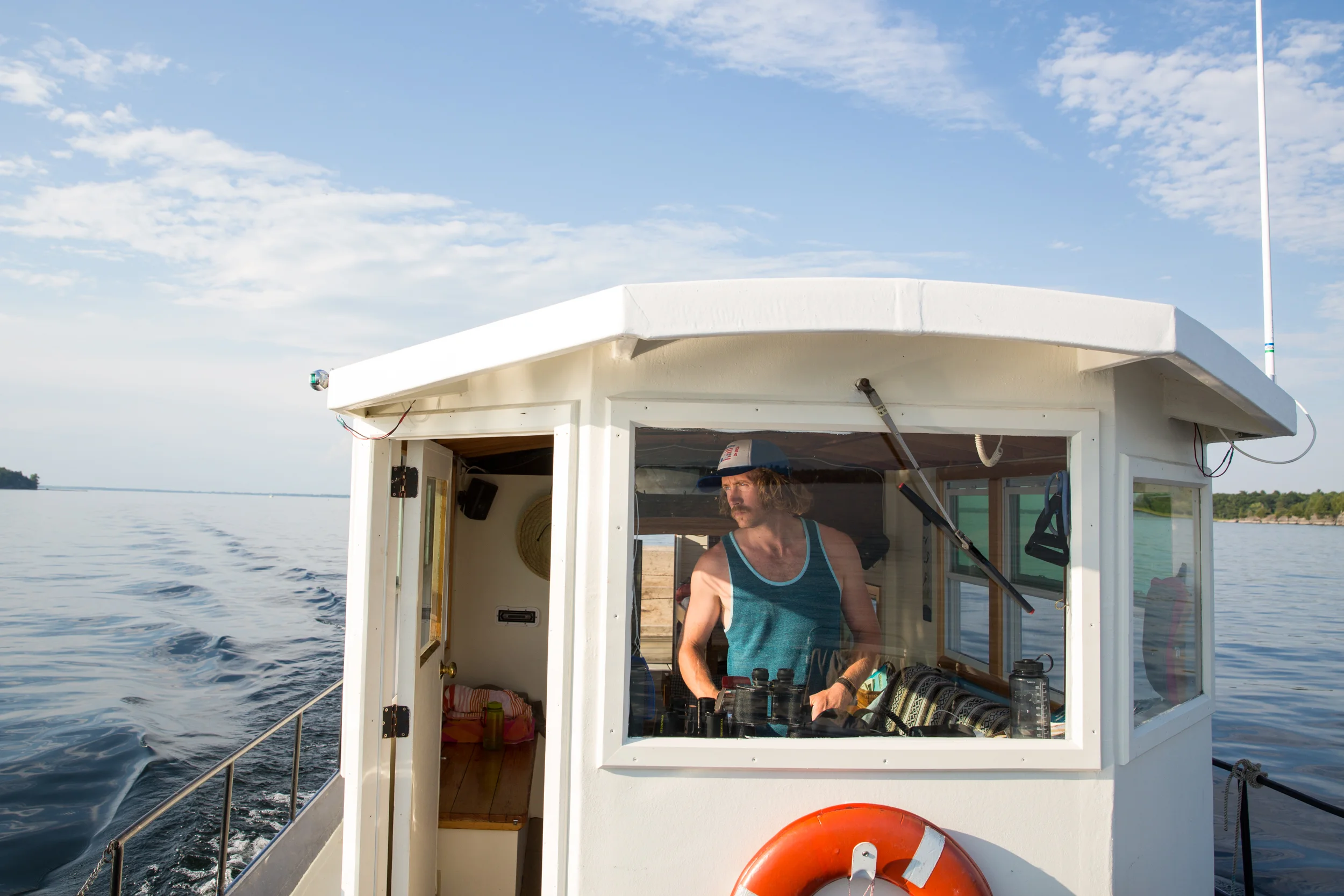 LOG_YankeeHouseBoat_Website_032.jpg