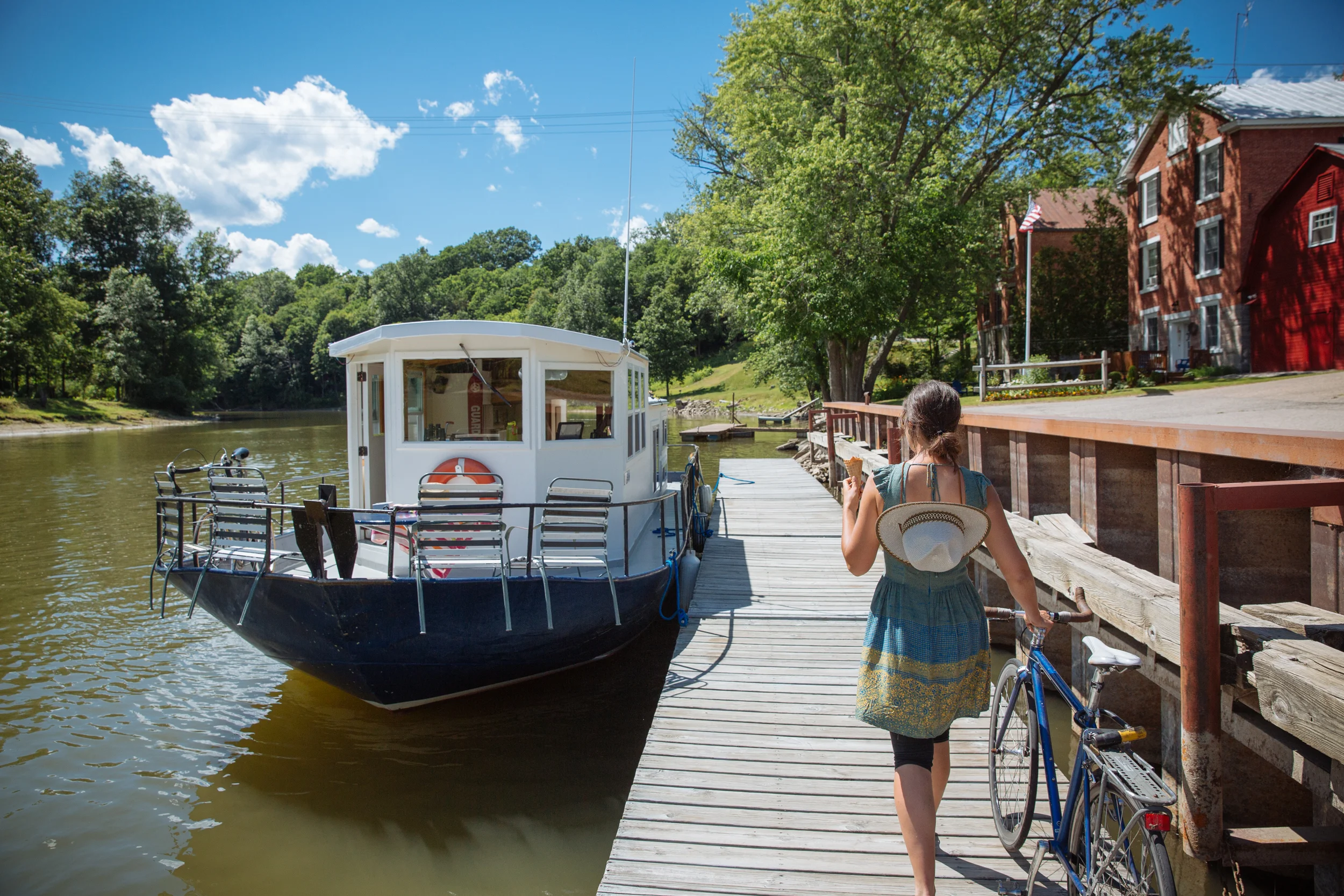 LOG_YankeeHouseBoat_Website_041.jpg