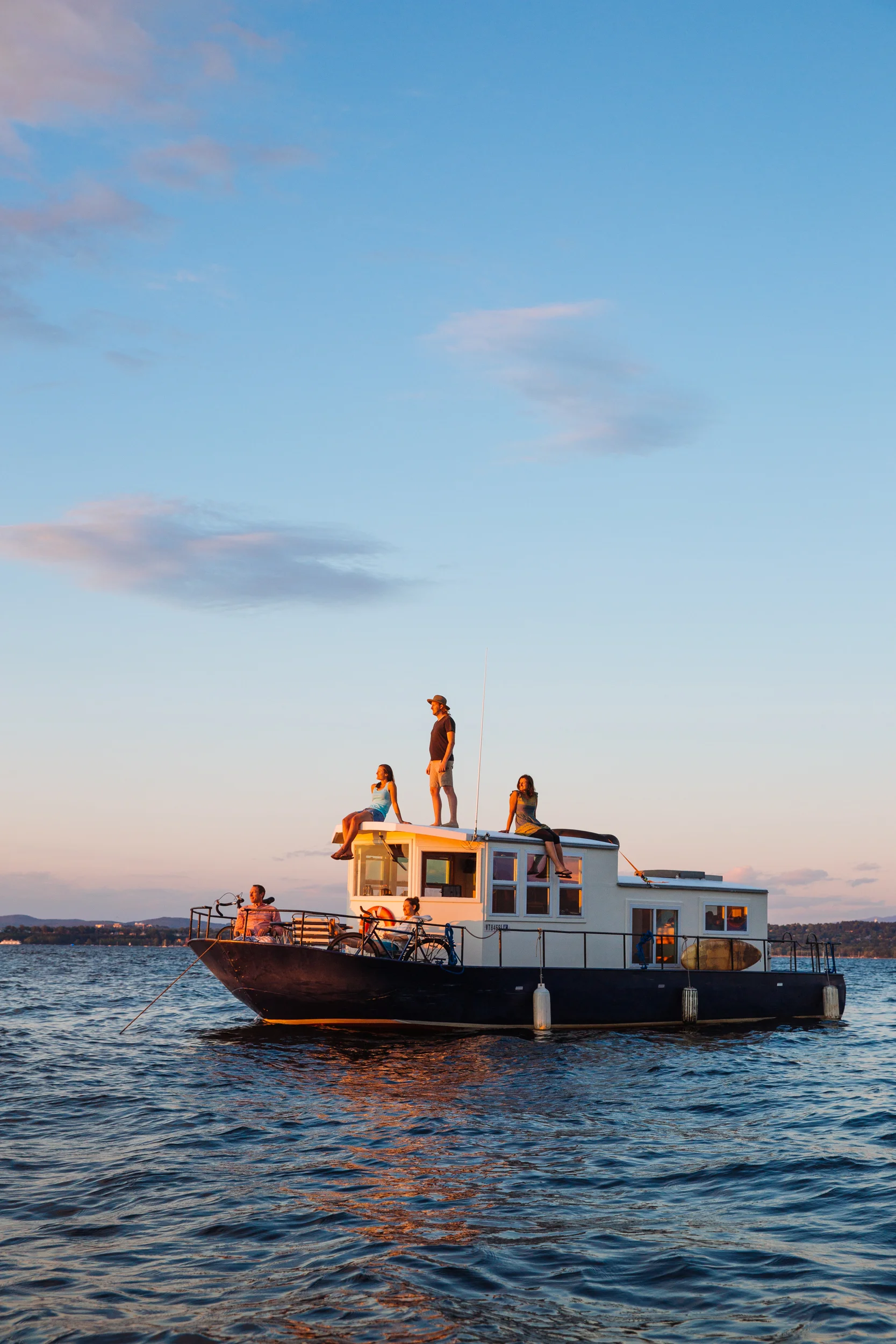 LOG_YankeeHouseBoat_Website_043.jpg