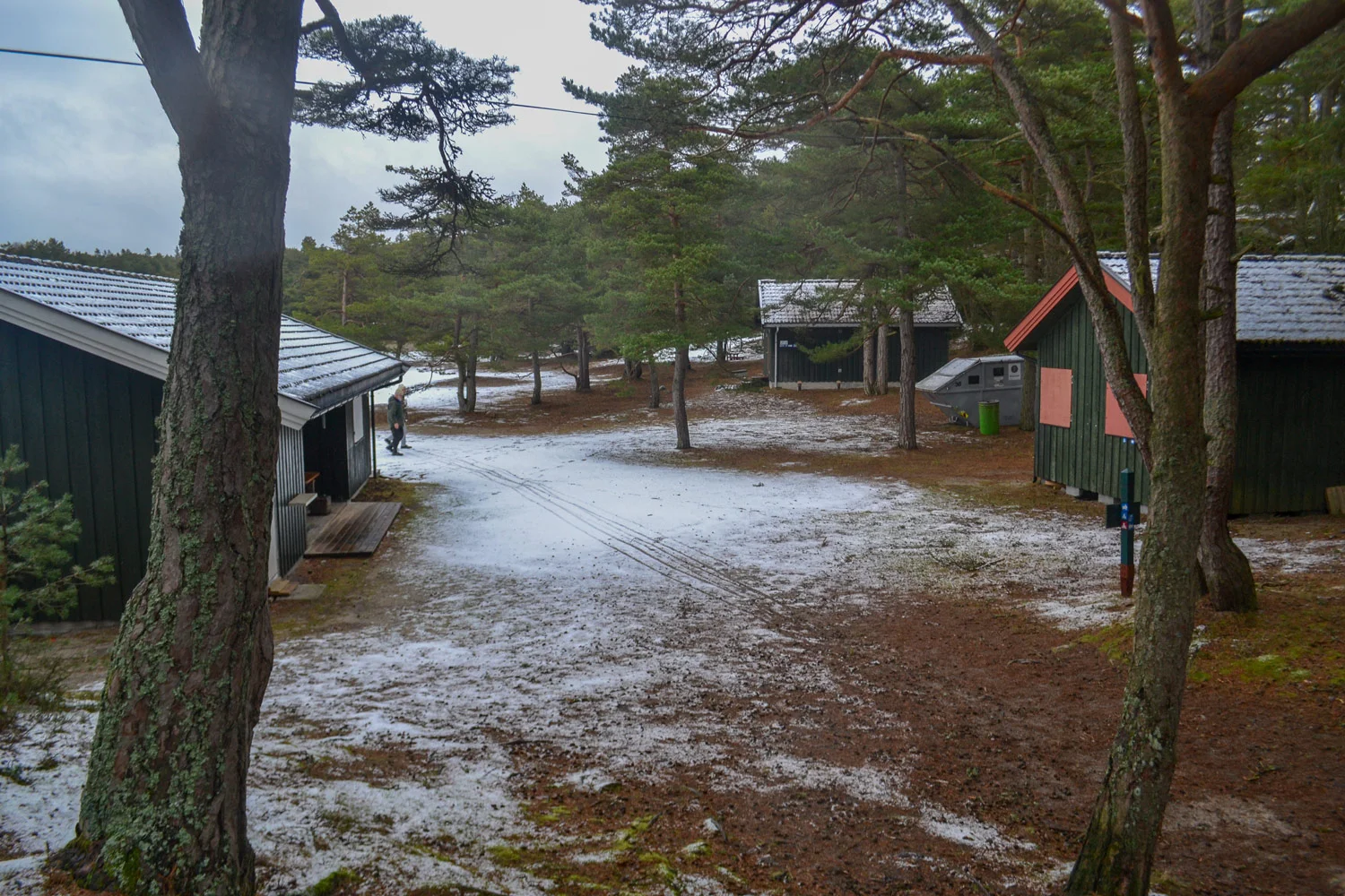 De ekstisterende byggene trenger sårt oppgradering. Målet er å erstatte disse med ett bygg med samme areal og fotavtrykk. Foto: Oslofjordens friluftsråd