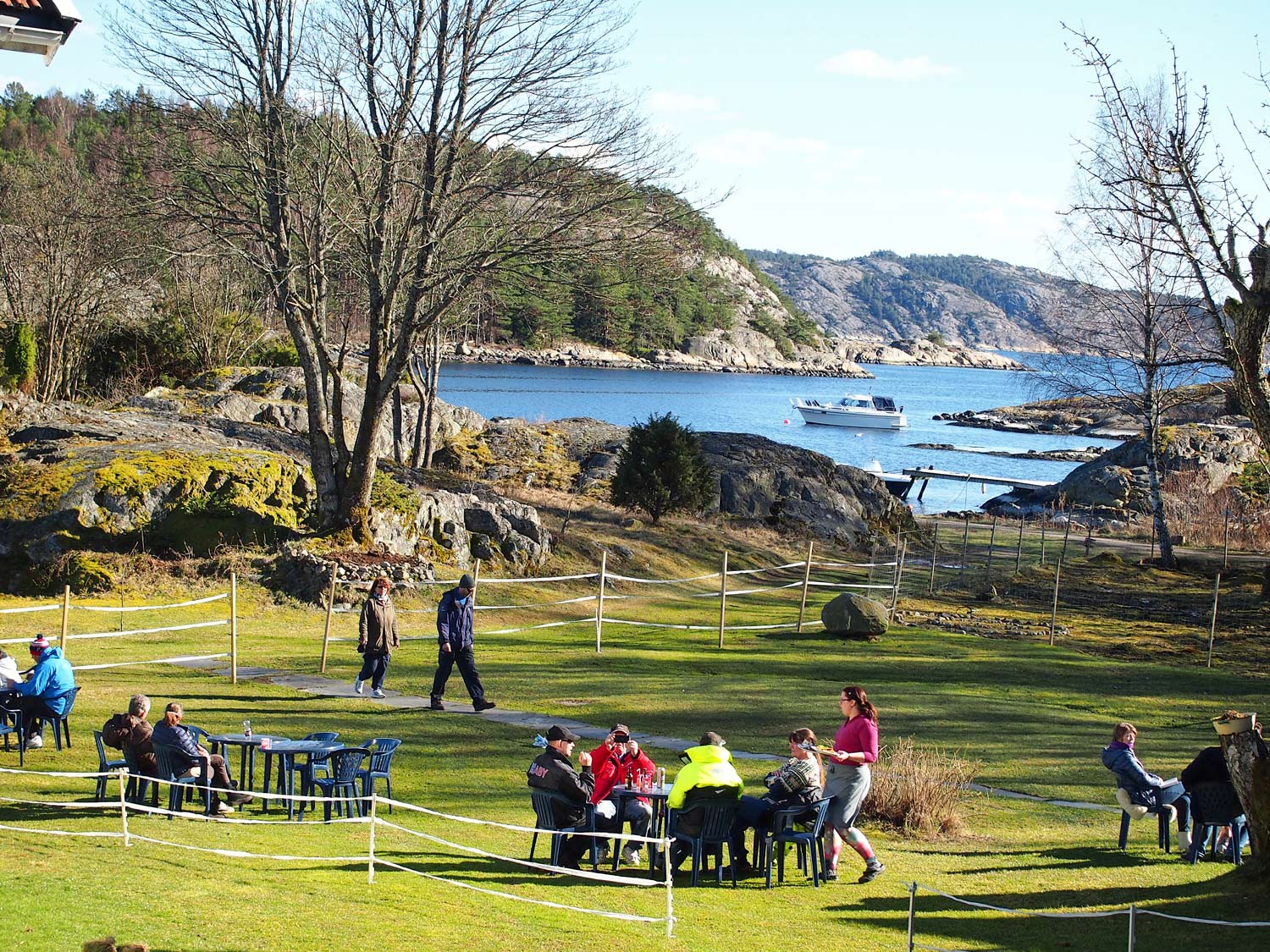 Makø Sommercafé Makø-1-servering.jpg