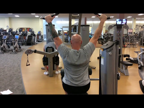Hoist selectorized Lat Pull Down