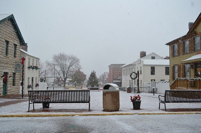 Let is snow! Let it snow! Let is snow!

29 Days until Christmas and there's nothing like a white Christmas Season in downtown Hannibal.

Don't miss the Jaycees Christmas Parade this Saturday, December 2nd at 6pm and Journey to Bethlehem begins this F