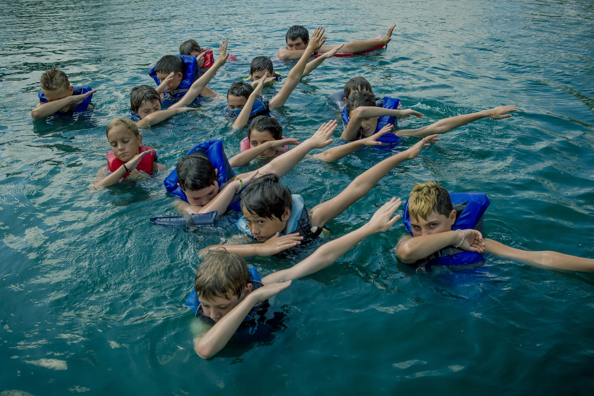 kids-dabbing-lake.jpg