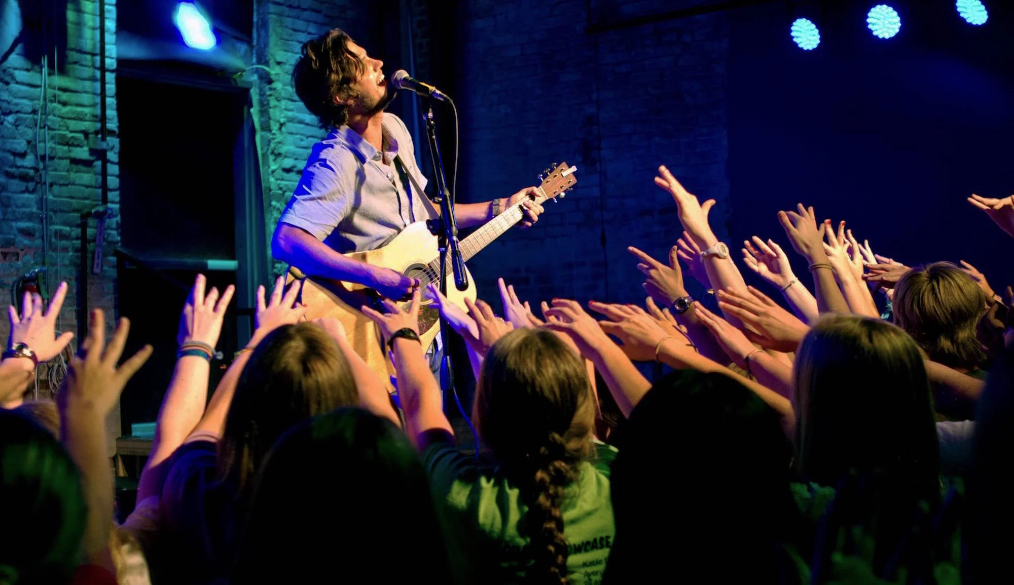 steve-moakler-concert-hands.jpg