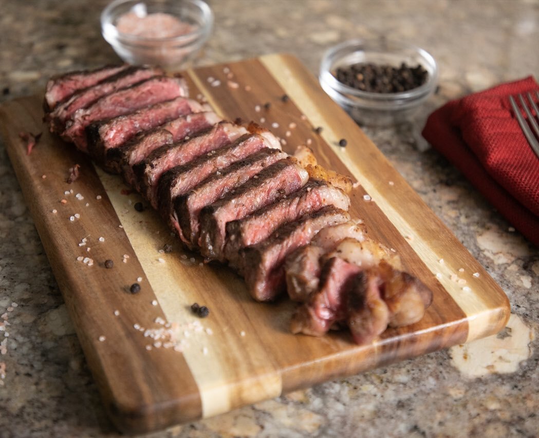 PRIME Boneless NY Strip Steak Cooked to perfection. We seared this steak on a cast iron pan for 2 minutes on each side, and then finished it in the oven. Check out our website for the full instructions and other recipes! 
-
-
-
-
#stripsteak #stripst