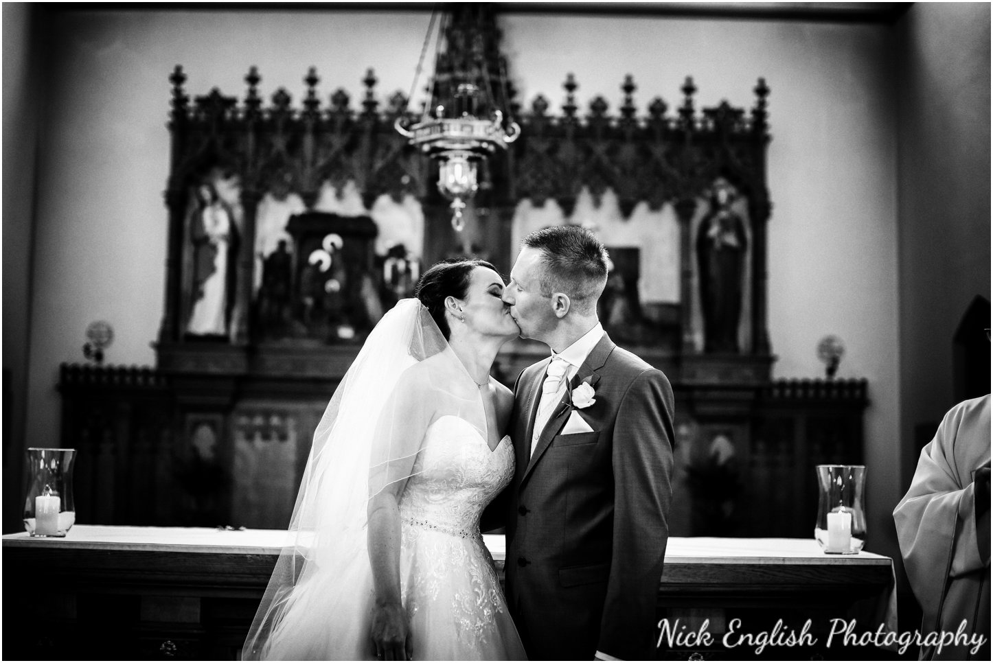 Rivington Hall Barn Wedding Photographer (84).jpg